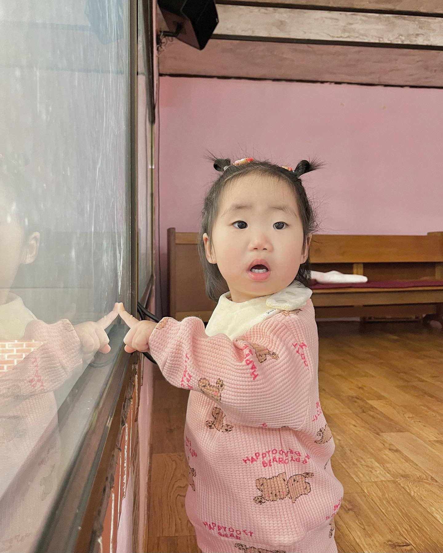 ᴴᵞ⁺⁵³⁵𖤐ˊ˗

북삼할머니집가자마자 안기구
교회도 잘 다녀오고 안울고
언니오빠하고도 잘놀고
함미밥고 잘묵고 잘놀다가
대구함미집으로 꼬!ᰔᩚ

 ｡⋆ʜᴀʏᴇᴏɴ • 𝟷𝟽ᴍ 𝟽𝟽ᴄᴍ 𝟿.𝟽ᴋɢ ˚ෆ*₊