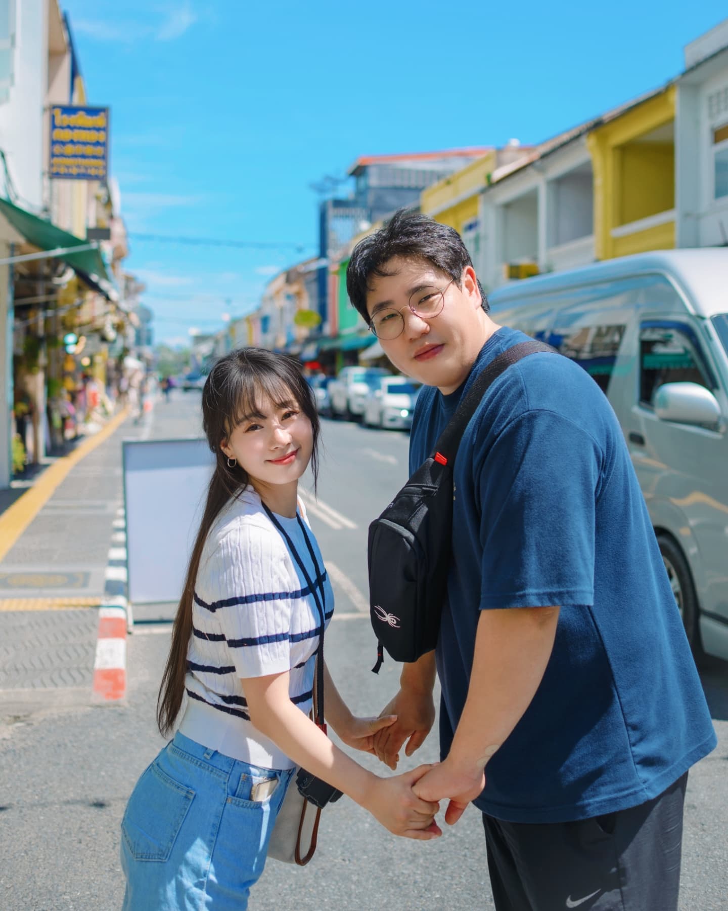 푸켓 여행  추억 담기!! ✈️ 

인스타 감성  인기 코스 푸겟 #올드타운
 더웠지만 사진은 넘 만족스러워요!💕😊

📌 일정 

점심식사➡️올드타운+스냅촬영➡️황제스파➡️저녁식사
호텔복귀

#푸켓 #푸켓여행 #허니문여행 #푸켓신혼여행 #신혼여행 #신혼여행스냅 #신혼여행지추천 #푸켓여행정보 #푸켓스냅 #스냅사진 #여행 #스냅 #감성스냅 #커플사진 #커플스냅 #푸켓올드타운 #감성사진 #감성스냅 #인플루언서 #유럽감성 #photography #新婚旅行 #情侣写真 #普吉岛 #Phuket
