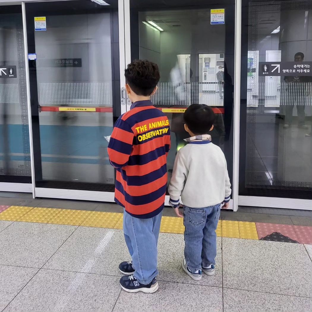 ⠀⠀
⠀⠀⠀⠀⠀⠀⠀⠀⠀⠀⠀
충장로축제와서
하고싶은거 다누린 아이들
⠀⠀⠀⠀⠀⠀⠀⠀⠀⠀⠀
뽑기하는데 이쑤시게 침묻히는거보고
기가막혀서ㅋㅋㅋ 
너 테블릿 금지😮‍💨
⠀⠀⠀⠀⠀⠀⠀⠀⠀⠀⠀
⠀⠀⠀⠀⠀⠀⠀⠀⠀⠀⠀

#충장로축제구경
#1761일