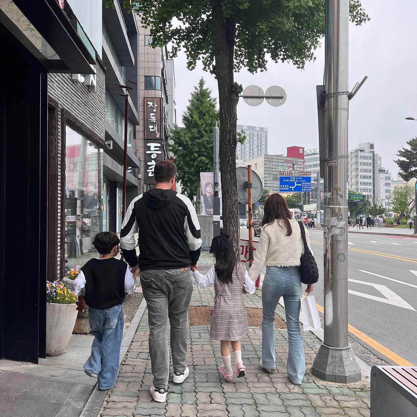 Day 9 🇰🇷

광주 충장로, 보성 녹차밭

Ps. 우리 만쥬니 다유리 많이 컸다...🥹 이모사랑❤️ 보성 녹차밭 30분컷 찍고 화순으로 불티나게🚘
