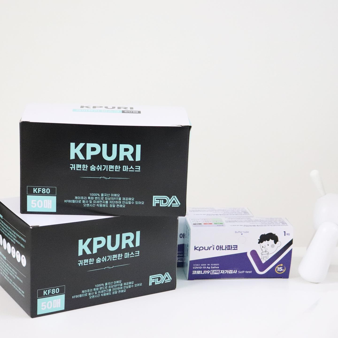 #협찬 kpuri_official #케이퓨리 #아나파코

[케이퓨리] 아나파코 코로나 타액 자가 진단키트&덴탈마스크 😷

일을 꾸준히 밖에서 하다보니 코로나 걱정인 우리둘..😵
가끔 너무 답답해 마스크를 벗었다 꼈다 반복적으로 하다보니
코로나 자가검사가 필요했는데요 🌷

그래서 주문해본 <케이퓨리 아나파코 자가 진단키트>!
매번 검사할때마다 코로 검사를 했는데
요 자가진단키트는 타액으로 검사가 가능해💦
이름값 제대로 하는 요물템 이더라고요 🤩

특히 검체 채취도 편리하고
✔검사도 15분 후부터 결과를 판독할수있으니 넘나 간편한것 !

이 뿐만 아니라 같이온 덴탈마스크 ! 이또한 귀가 아프지않아 편안한 착용감 덕분에
일하면서 하루종일 끼고 있어도 걱정없더라고요 👀👍🏻

사실 마스크는 이번이 두번째 사용하는건데 역시나 정착하기 딱이라는거!
앞으로도 케이퓨리에서 꾸준히 이용해야겠어요 🌼

#자가검사 #신상품나왔을땐 #공팔리터 #화장품 #케이퓨리아나파코 #항원검사 #자가키트 #진단키트  #검사키트 #♥️ #자가검사키트 #먹방여행 #먹방 #08L #뷰티 #타액키트