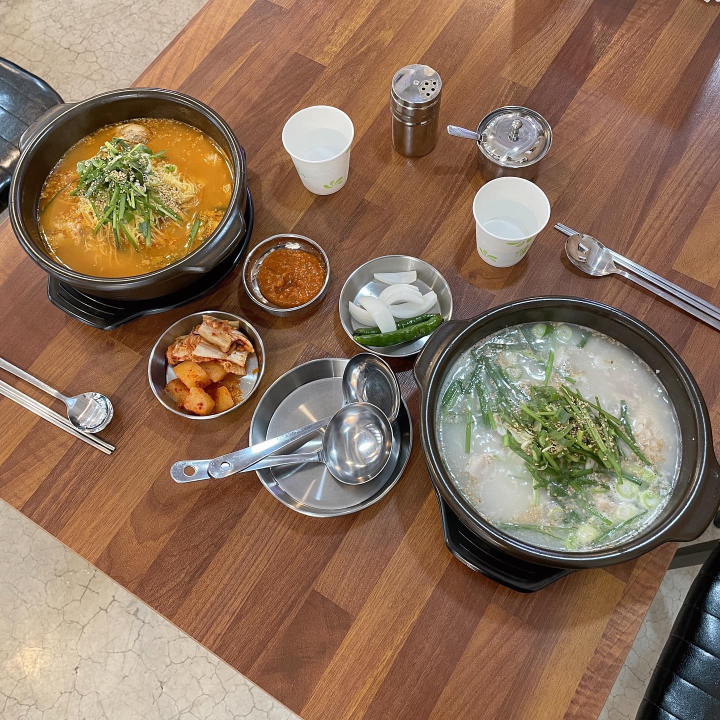 palpozip__official 
초전동 삼계탕 맛집🐔
얼큰, 담백 종류별로 시켰는데 둘다 맛있었어요🥹
좀 이른 말복이지만 다들 말복 몸보신 하시고 
여름 잘 보내시길 바라요☀️

タッカンマリ🐔 韓国は暑気払いでタッカンマリを食べるんです❣️ 久々食べて健康になった気分🐷
辛いのも辛くないのもどっちも美味しかった🎵