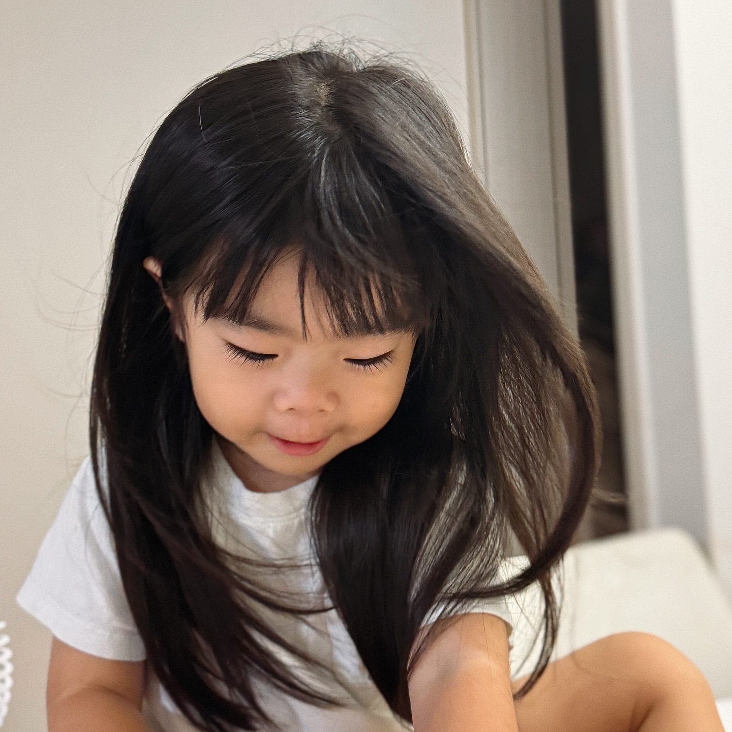 💇‍♀️
-
#찰랑찰랑
너의 머릿결이 너무 부럽다
근데 머리가 왜케 많이 길렀지?
자를까 말까.. 자를까 말까 ㅋㅋ
.
.
#루씨하루
D.1106