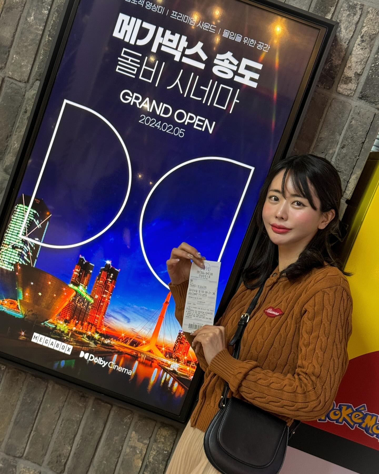 #광고 dolbykoreaofficial 

국내 7번째, 수도권 서부 지역 최초 돌비 시네마 상영관 메가박스 송도 돌비 시네마 프리미엄 시사회에서 “웡카🍫”를 보고왔어요. 

🎬온전한 몰입에 최적화 된 프리미엄 시네마틱 경험을 제공하는 영화관에서 보는 티모시 샬라메 주연의 웡카라니..너무 설레는거 있죠! ✨
프리미엄 영화관 답게 널찍한 자리도 넘넘 편하고 풍부한 색채와 또렷한 명암대비 스크린을 구현하는 첨단 영상 기술인 돌비 비전의 압도적 영상미로 경험한 웡카!🍫 
2시간 동안 행복한 초콜릿 모험을 실제로 경험한 느낌이었답니다.

#송도메가박스 #돌비시네마 #돌비애트모스 #돌비비전 #송돌비 
#DolbyCinema #Dolby #DolbyVision #DolbyAtmos #소셜라우더
