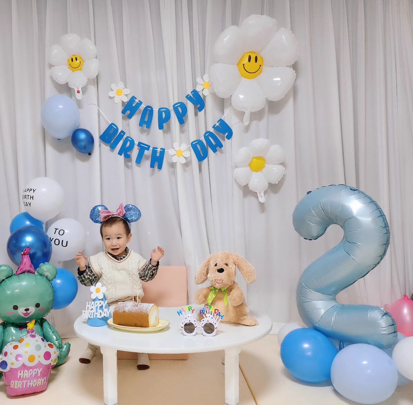 2.22 어제〰️
하준이의 2번째 생일을 축하해💙
어린이집에서도 생파하고
2차로 집에서 또 엄빠랑 하고
미역국 2그릇 완밥에
케익먹고 맛있어서 신난거
왜케 귀여움ㅋㅋㅋ😘
지금처럼 건강하자 아들🫰
