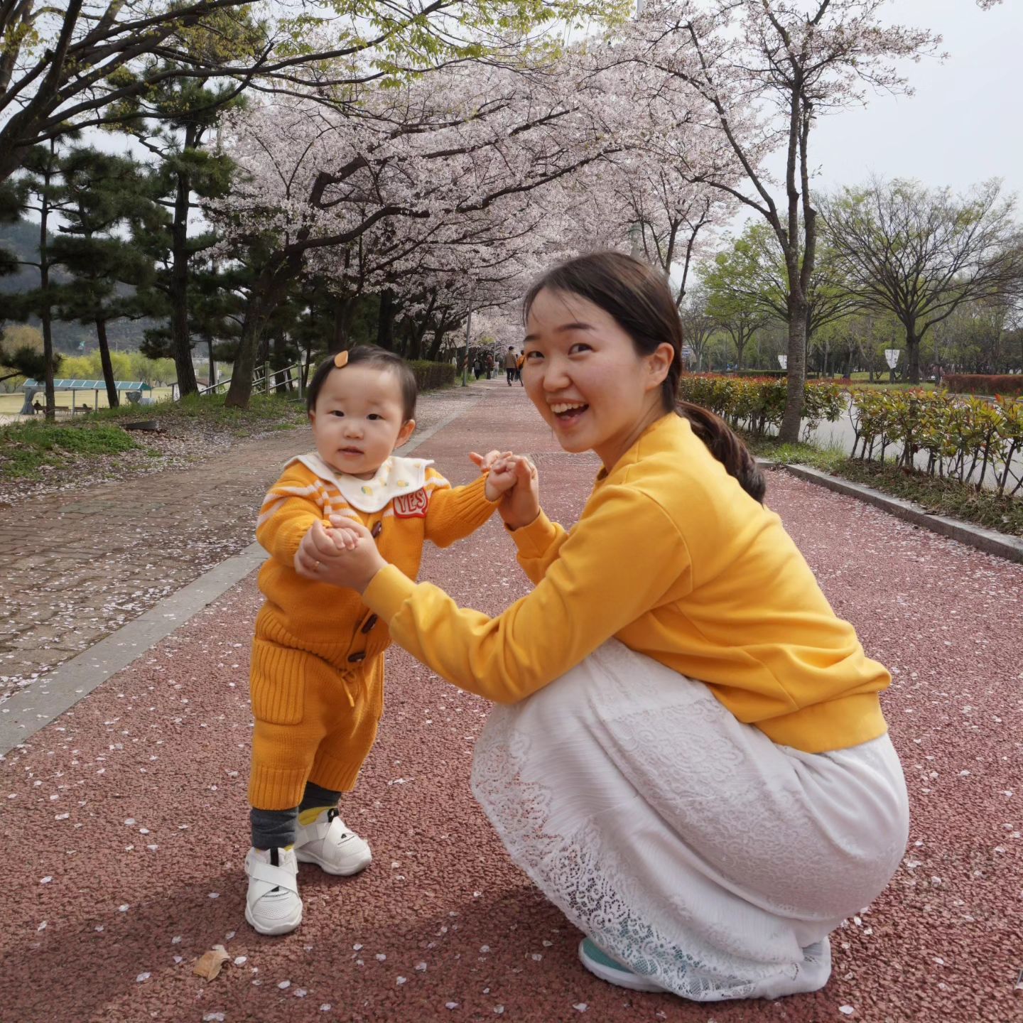 쑥쑥자라는 우리 아기와 ♡데이트

🌱🌱
👶🏻👶🏻

#시밀러룩👭 #커플룩 
담엔 아빠도 다같이 가족룩 가자