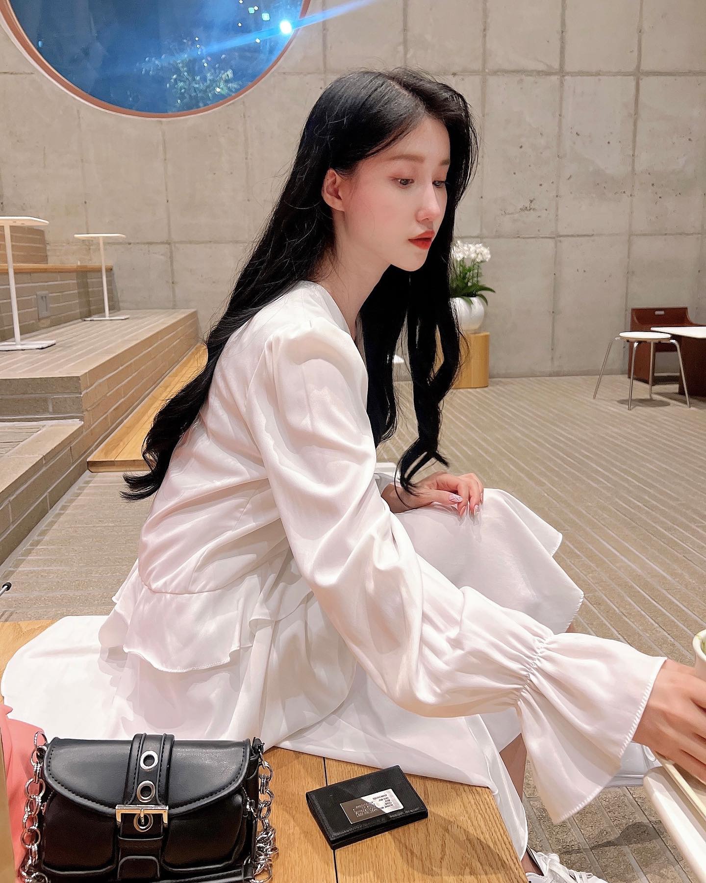 #협찬 kaneitei 
빈티지 밀리터리 텐트를 재활용해서 만든 
너무 힙하고 예쁜 업사이클링 카드 지갑🖤🤍
#카네이테이 #kaneitei #카드지갑 #업사이클링 
.
.
.
#공간태리카페 #대전카페 #selfie #likeforlike #모델 #좋아요반사 #카페 #ootd #셀카 #셀스타그램 #훈녀 #liker #치어리더 #프리랜서모델 #뷰티