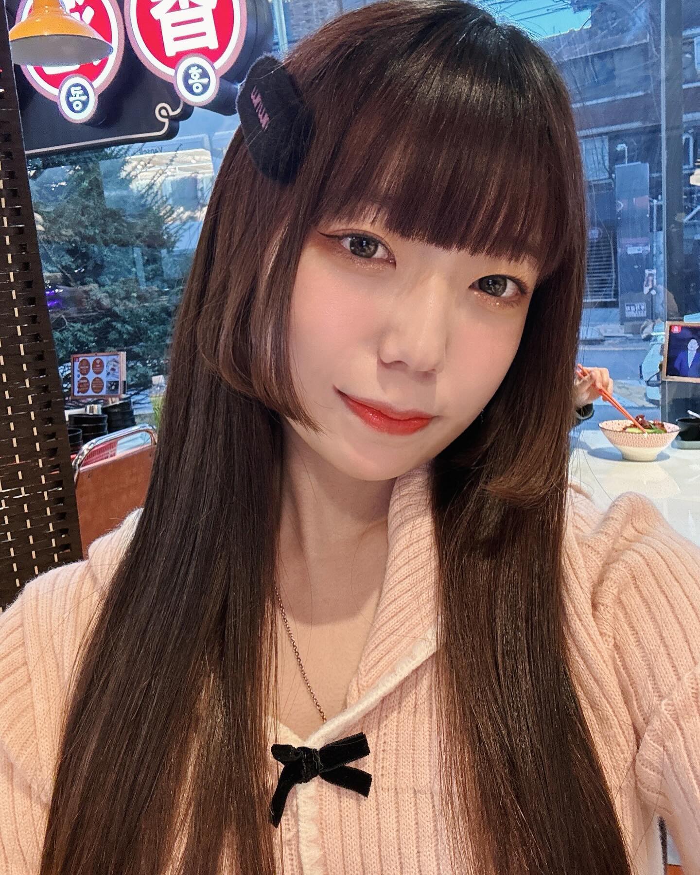 #협찬
30년 경력의 홍콩현지쉐프가 운영하는 ”홍콩식당 홍대점“
홍대역 9번출구 앞에 있어서 접근하기에 용이하고
무엇보다 메뉴도 다양하고 매콤해서 느끼함이 전혀 없어서내 입맛에 너무 맛있어땅🩵🫧
⠀
⠀
꼭 ”쉬림프마파두부동“🍛이랑 ”허니레몬워터“🍋는 먹어보세용!
⠀
#혼밥맛집 #모임 #저녁모임장소 #데이트 #소개팅 #맛집 #중식당 #차슈동 #이색맛집 #점심 #점심메뉴추천 #홍콩식당홍대 #홍콩식당 #홍콩밀크티 #홍대술집 #홍대밥집 #홍대중식당 #마포구 #홍대맛집 #홍대놀거리 #연남동맛집 #경의선숲길 #홍콩식당연남