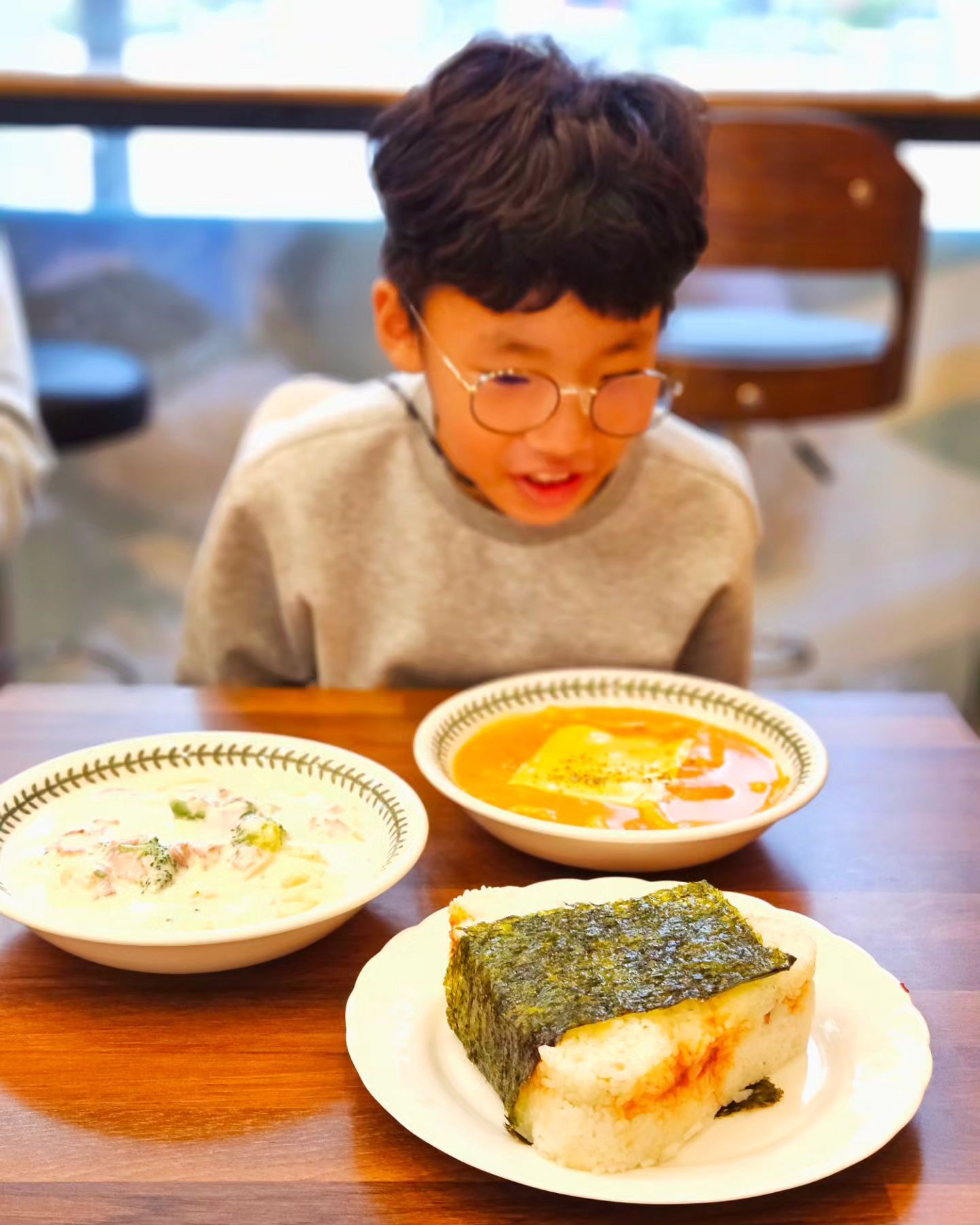 #협찬
가성비 좋은 강다짐에서
대왕 삼각김밥과 우동이 나왔데요!

분식류 좋아해서 먹으러 갔는데
삼각김밥 비주얼에 깜놀!
아들과 둘이서 하나 먹기에도
든든할 정도였어요!

우동이랑 같이먹으면 환상조합
튀김우동도 굉장히 맛있던걸요!

종류도 다양하고 
가성비좋게 즐기기 좋아요👍

kangdajim_official

#협찬 #강다짐 #강다짐우동 #강다짐튀김우동 #강다짐크림우동 #강다짐육개장우동 #강다짐 #삼각김밥 #대왕삼각김밥 #강다짐신메뉴
