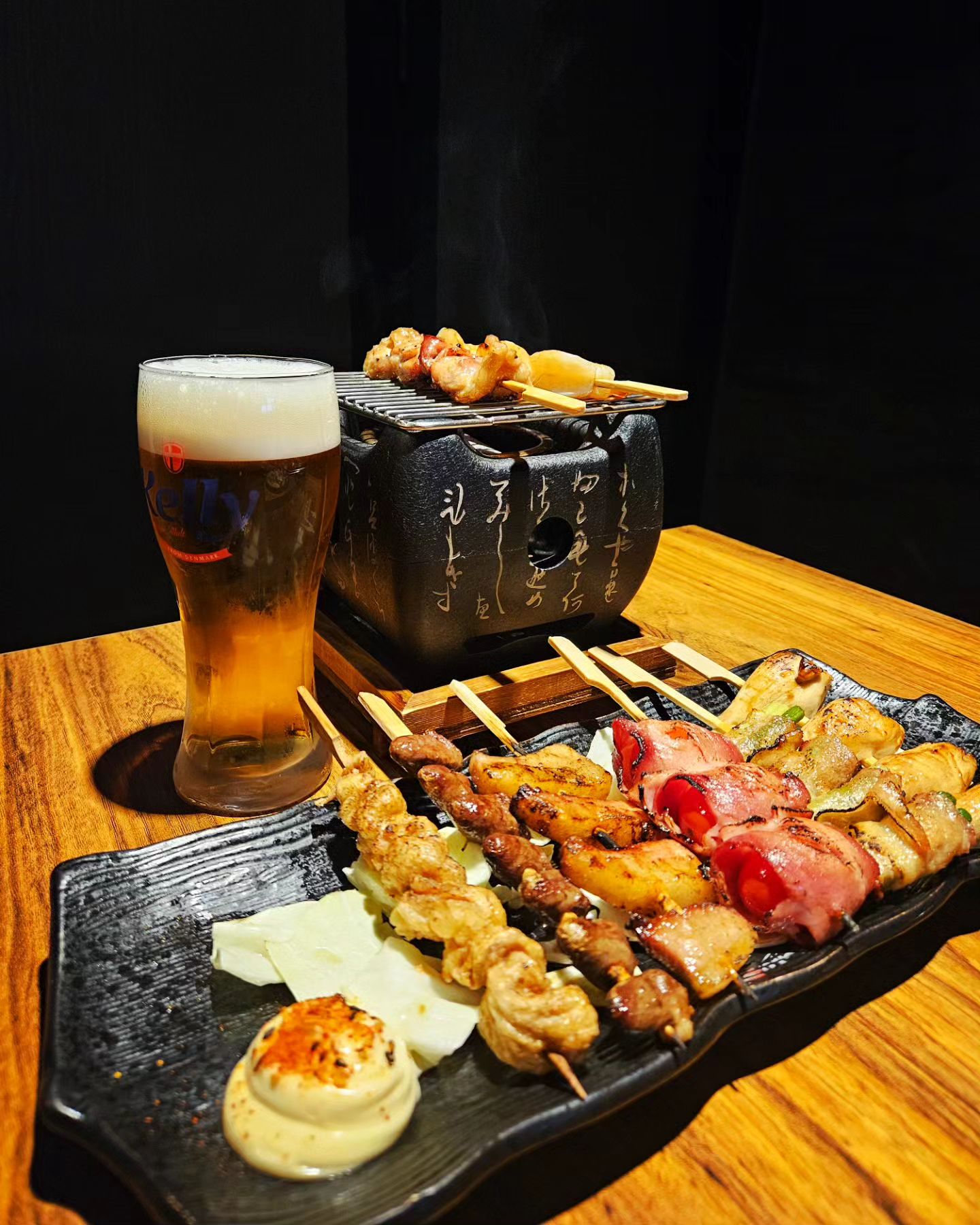 추운 겨울, 미니화로에 숯불꼬치구이 + 생맥주 조합 어떤데?!!🙊

일본풍 인테리어에 미니 화로까지 준비해줘서 직접 굽굽해 먹을 수 있는곳 🤭  메뉴 하나하나 퀄리티 좋고 분위기까지 좋아서 맥주 두잔 원샷 하구 왔습니당 🫶

.
.

🪭 산카이 이자카야 마곡점
🍢 숯불모듬꼬치 8종  26,000원
🥘 명란치즈감자 17,500원

.
.

#협찬 #리뷰노트 #마곡술집 #마곡맛집 #발산술집 #발산맛집 #마곡이자카야 #발산이자카야 #마곡데이트 #마곡모임장소 #마곡룸술집 #꼬치구이 #평일맥주 #🍻 #아직목요일 #일상기록 #💜