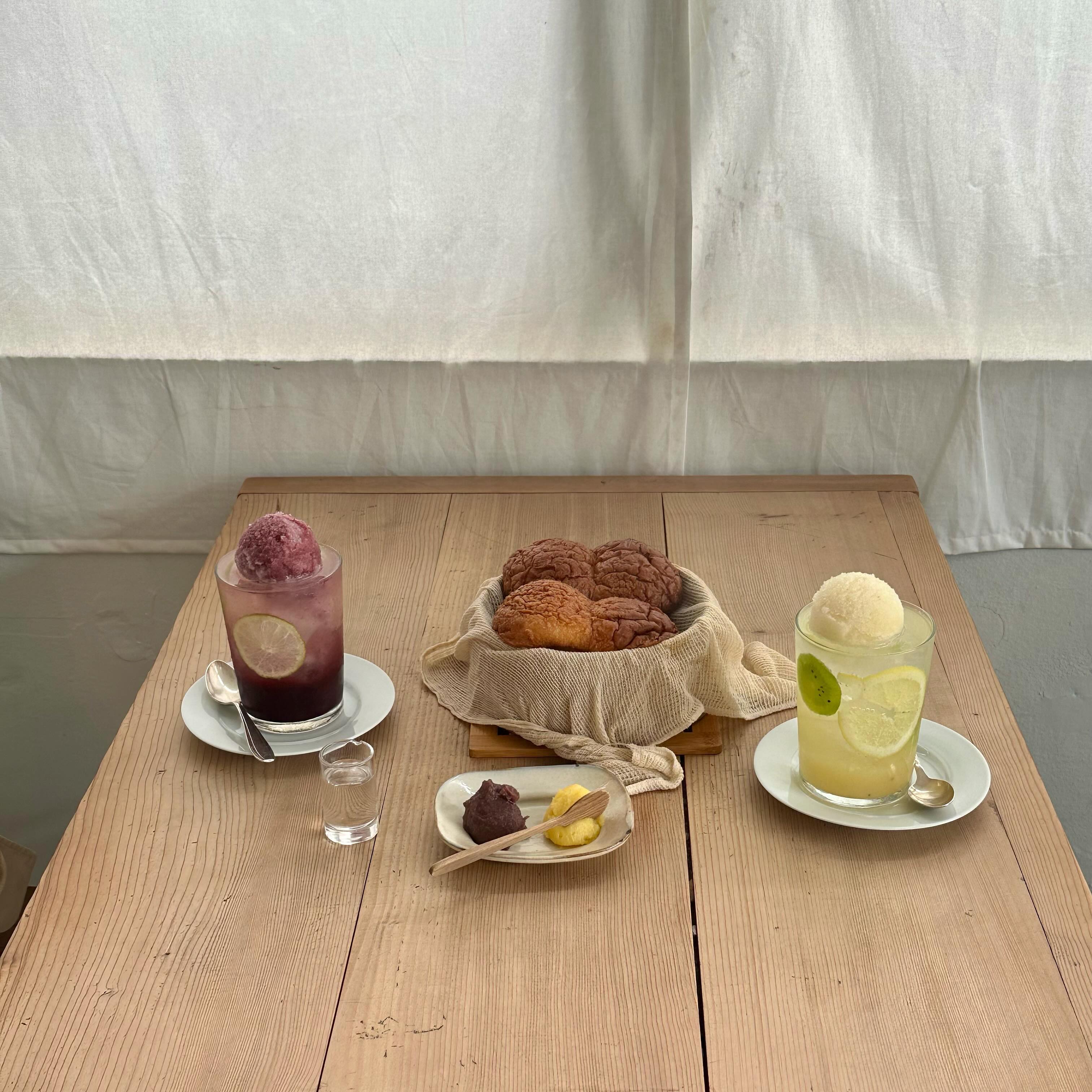 잊을 수 없는 맛과 분위기 ___
한달도 안 남은 짱짱이와의 만남 

아이고 소리가 절로 나오며 
불면증에 시달려 수면 부족
손과 발은 퉁퉁 부어 걷기도 힘들지만 
내 인생에서 다시 이런 기쁨이 올까 싶을 정도로 
행복하고 손 꼽아 기다려지는 마음 

한달동안 부지런히 준비해서 만나자 ✨👶🏻

#튜나부산 #네살차이
