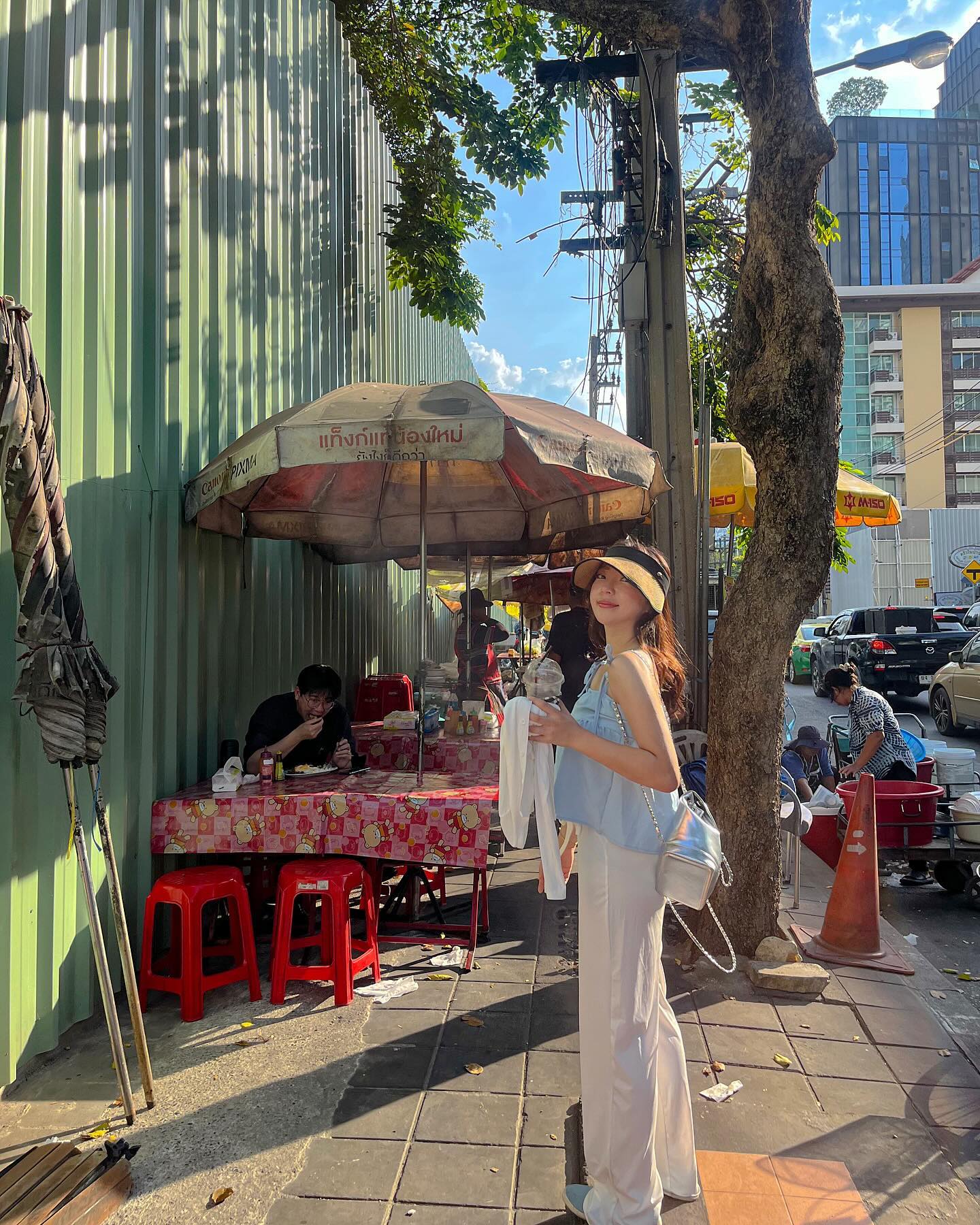 찐현지맛집 나만 따라와~~~~🙋🏻‍♀️(위생잠시눈감아)
나는 전생에 노숙자였나.... 노포가 그르케 좋당....

#맛집성공은
#관광객없는집
#트래블잡지에소개안된집
#길가다느낌오면드루가