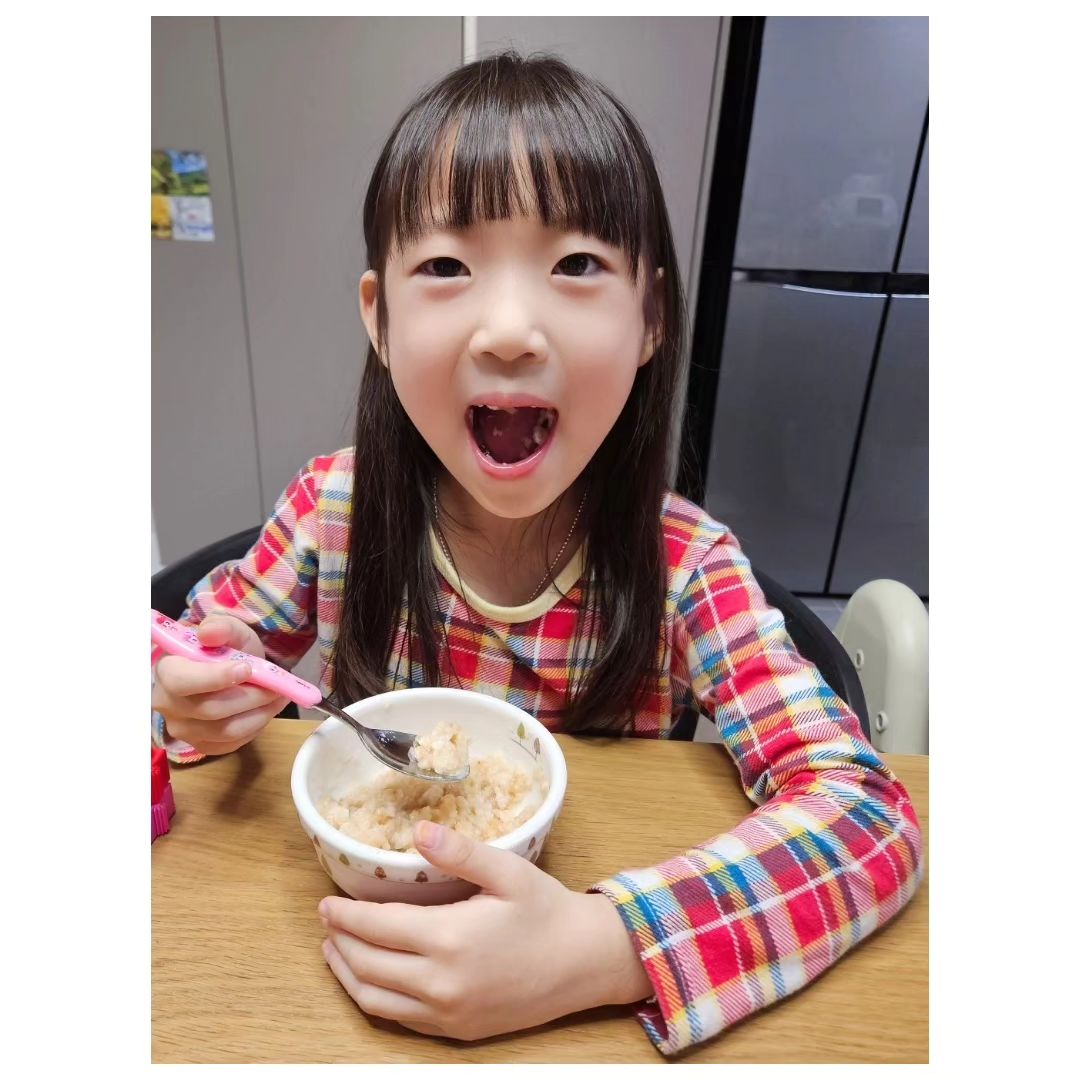 #협찬 이지만 짱짱

#아기아침메뉴누룽지 #강대인누룽지 사랑이다 ~
아침에 뜨거운 물만 붓고 3분 기다리거나 살짝 전자렌지에 돌리면 ~ #아기아침메뉴 로 딱!!ㅎㅎ
-
🔸️유기농쌀로 만들어 안심
🔸️두번 구워 더 구수한 맛
🔸️한번먹을 양씩 개별포장
-
정말 ~ 아침에 원래 잘 안먹는데 한그릇씩 뚝딱해버리는 딸들 😊
건강한 아침 ~ 잘챙겨먹자!!ㅎㅎ
.
.
.
#유기농누룽지#아기아침메뉴추천#강대인쌀#우리원#아이누룽지#즉석누룽지#건강식#건강간식