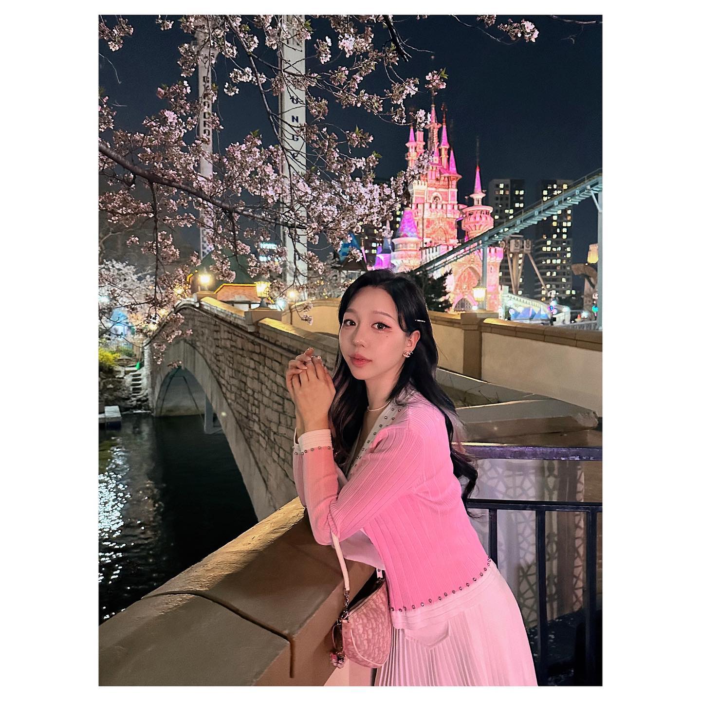 🌸🤍🌸🤍🌸
˖˚˳⌖ ଘ(⸝⸝ᴗ͈ ̫ ᴗ͈⸝⸝)ॢ* ੈ ♡‧₊ ˚
 
나두 석촌호수 벚꽃노리 해찌롱💕

#석촌호수 #석촌호수벚꽃 #롯데월드 #잠실 #벚꽃 #벚꽃명소 #핑크핑크 #벚꽃구경 #마법의성