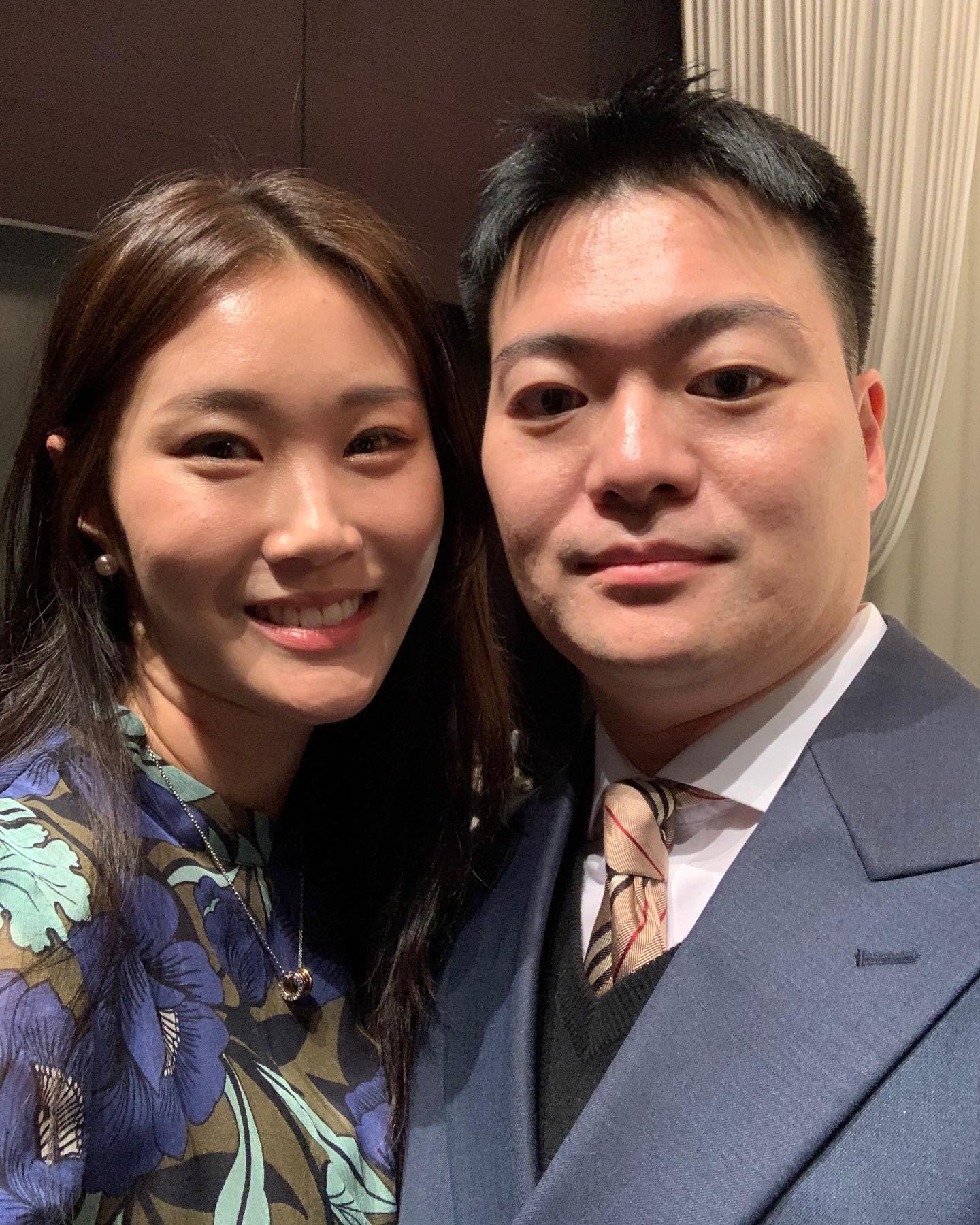 우리 히루 결혼식💎
오빠칭구 내칭구 행복한 가정 꾸리길💓
사진이 이것밖에없네,,,,, 
그것도 일반카메라ㅋㅋㅋㅋ
ㅋㅋㅋㅋㅋㅋㅋㅋㅋㅋㅋㅋㅋㅋ
이거라도 기록📸 #결혼식 #친스타그램 #부부