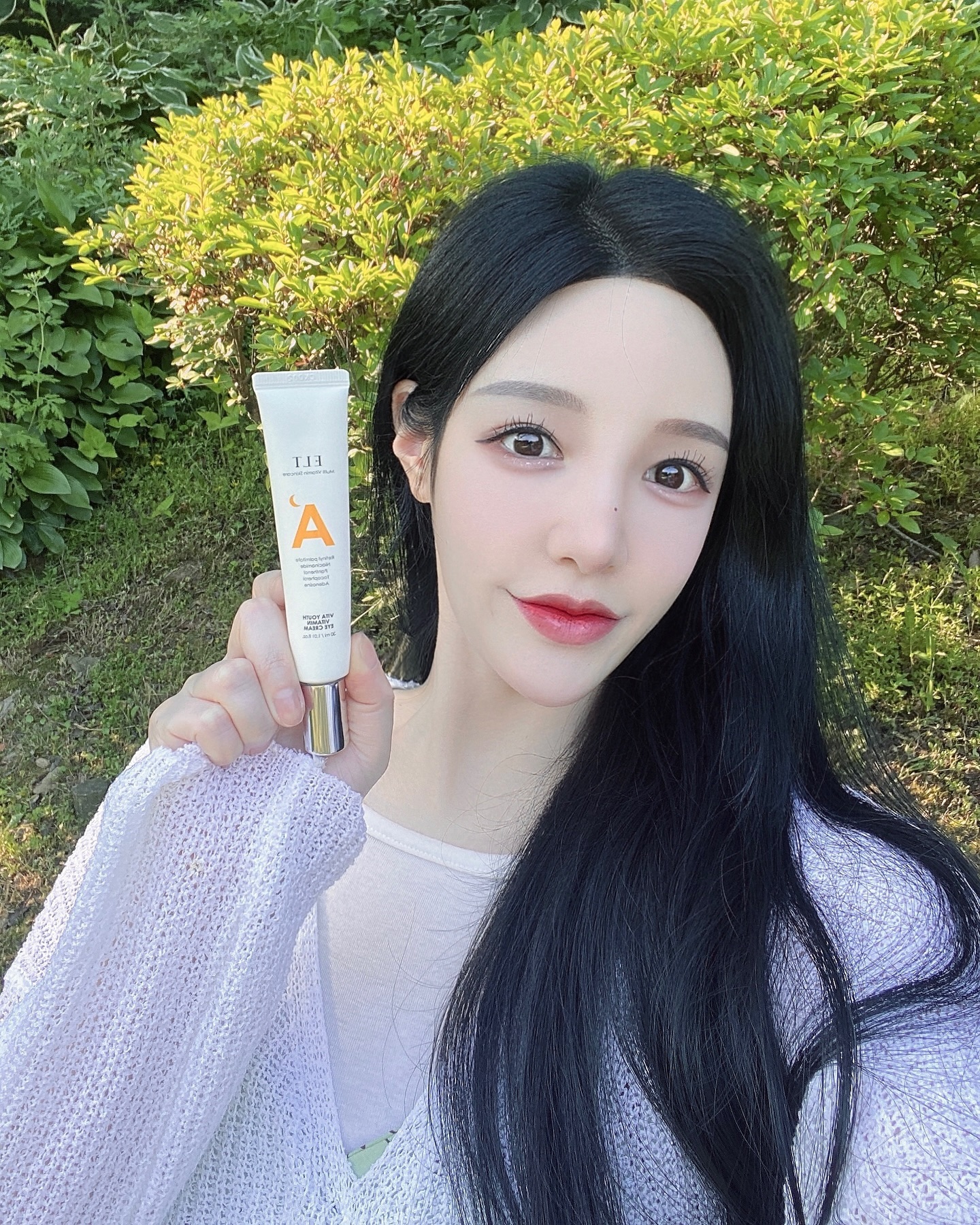 #광고
이엘티코스메틱-비타유스 비타민 아이크림 elt_cosmetics
요즘 건조한 눈가가 고민이었는데, 레티놀 입문자에게도 추천할만한 저자극 비타민 아이크림을 발견했어요! 카렌듈라에서 추출된 저자극 레티놀로 민감성 피부에도 안성맞춤! 산뜻한 발림성도 여름에 딱이라 추천 드려요! 어릴때부터 미리미리 탄력있는 눈가 만들어 보아요!👀✨🤍

☑️화해 뷰티어워드 2022 1위 달성(주름케어부문)
☑️병풀(시카)이 함유되어 민감한 피부도 사용 가능

#이엘티코스메틱 #eltcosmetics #elt코스메틱 #elt #이엘티비타유스 #이엘티아이크림 #eltvitayouth#elteyecream
#vitayoutheyecream