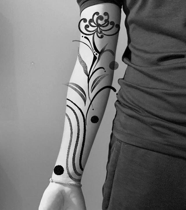 • Available concept •
Please tell me your amazing ideas,stories :)

🇫🇷 Paris 
16 - 23 March
🇩🇪 Berlin 
25 - 31 March
🇩🇪 Frankfurt 
2 - 9 April 

I’m so looking forward to meeting global customers !
If you want to get a tattoo from me, you can make an appointment through the profile link or DM
I will reply to you as soon as possible!

Please fill out booking form and send it to me by DM or email !
(doze.ink@gmail.com)

Big Thanks everyone ! ☺️☺️

1.Name/age

2.E-mail or Phone number

3.Date/Time

4.Design

5.Skin type/Size/Part (better take a picture 😄)

#paristattoo#francetattoo#berlintattoo#frankfurttattoo#germanytattoo#flowertattoo#tattooideas#talismantattoo#ornamentaltattoo#patterntattoo#blackwork#blacktattoo