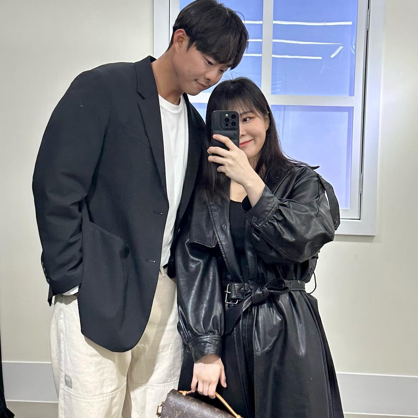 자꾸 파파라치가 따라붙는다. 
마지막장 빛번짐 뭔데