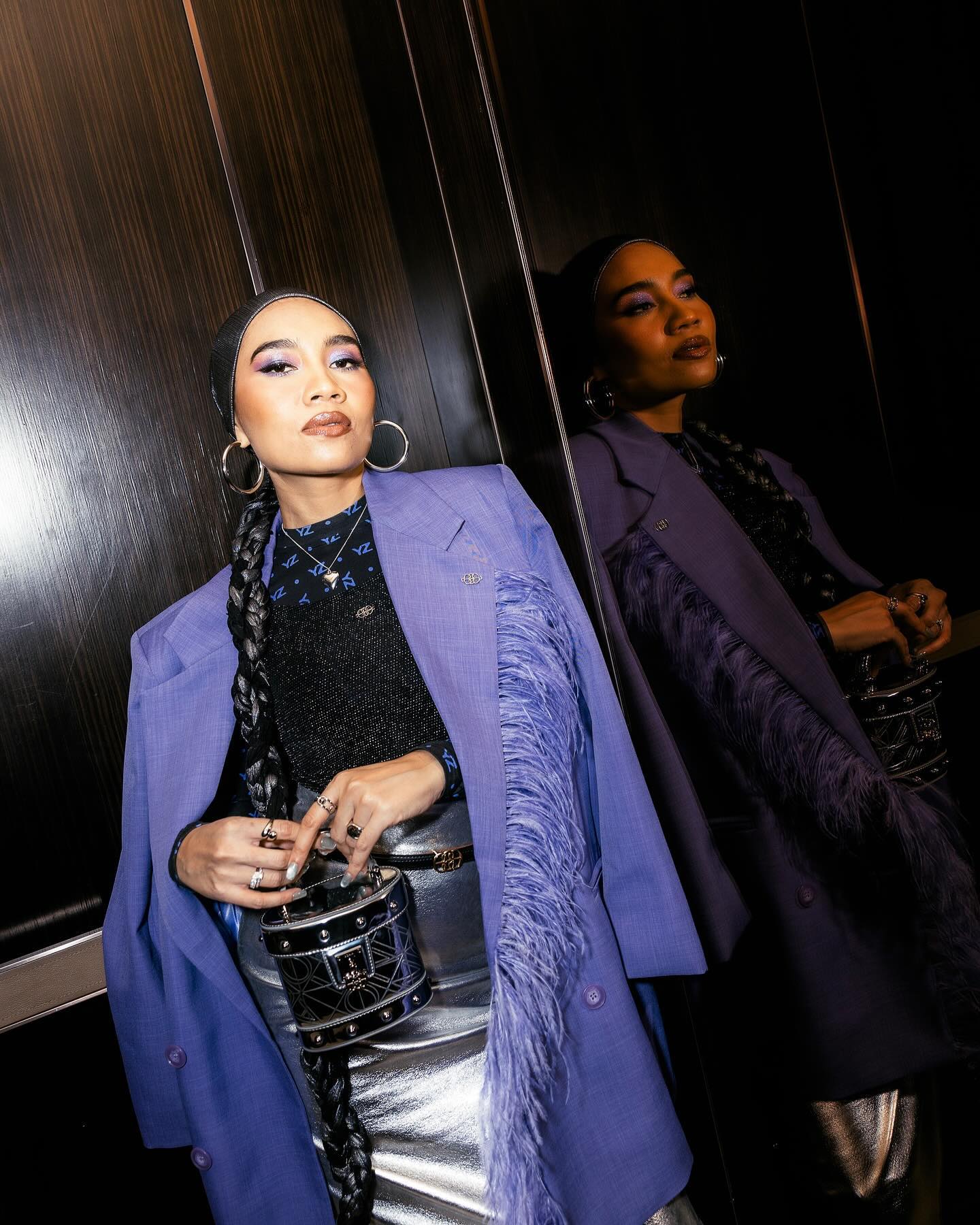 Happy 50th Anniversary, bonia__official!

I’m so excited to see their upcoming collections. This whole outfit is from Bonia. Truly honored to be invited to perform for this Malaysian brand.

Feather jacket, silver sleeveless dress, silver skirt, tie-scarf, bag from bonia__official✨ 

make up wanie_dewanie 
hijab by yayaibrahem 

photos by thankyouhariz 
agency gtalent.my 

#StylewithBONIA