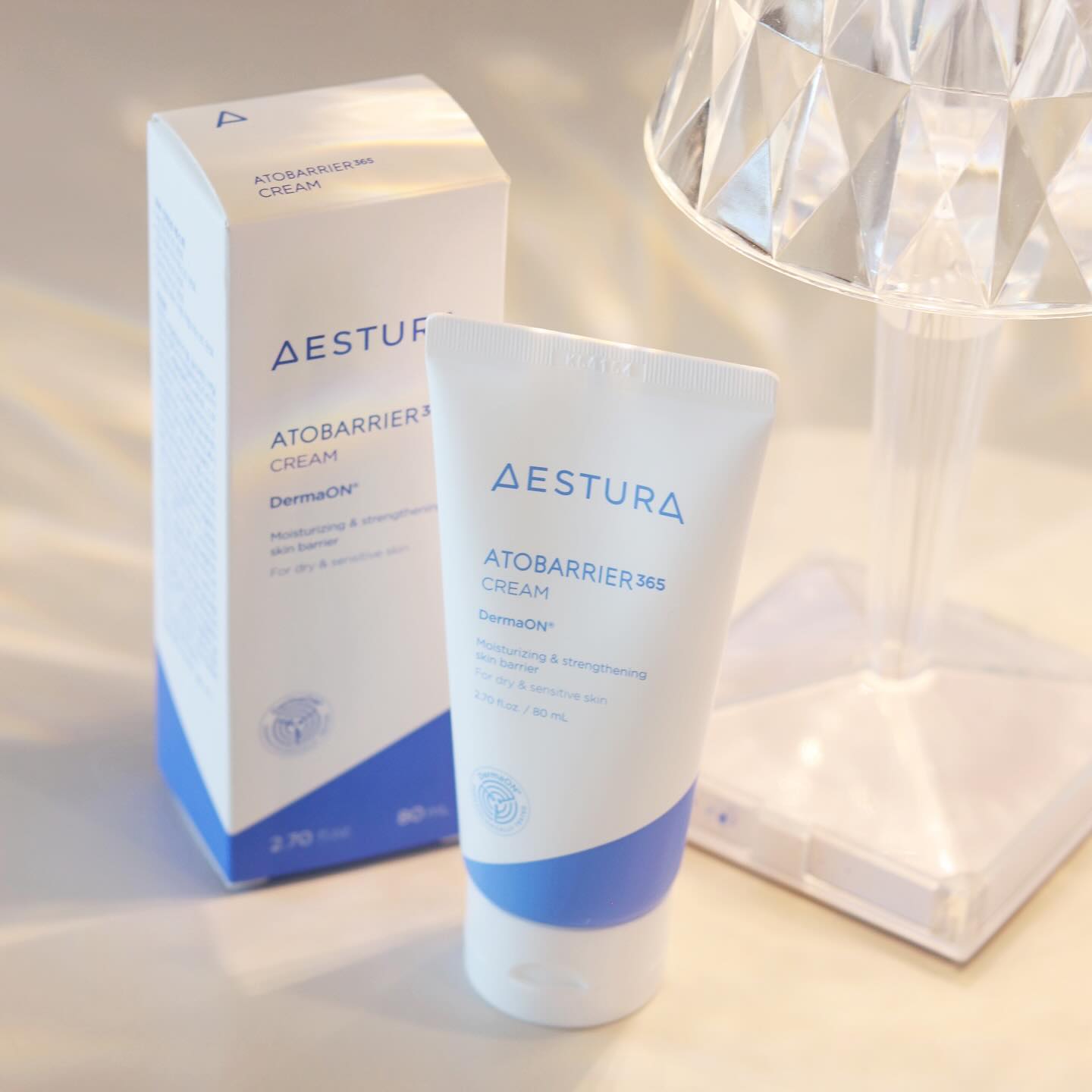 #광고

aestura.official 

이미 너무 유명해서 올리브영 1위 크림 
에스트라 아토베리어365 크림이 업그레이드 되어 돌아왔다:) 

기존에 피부과 화장품으로 유명해 민감한 피부분들도 부담없이 사용햇는데, 민감피부에 특화된 고밀도 세라마이드 함유로 누구나 부담없이 쓰기 좋은 크림으로 재탄생✨✨
민감피부의 장벽 빈틈에도 오래살아남는 캡슐 잔존효과로 촉촉함은 기존보다도 2배 더 훨씬 좋아졌어요

오랜시간 써서 효과적인것도 중요하지만 
바르자마자 즉각적인 효과가 보이면 더 좋죠?! 
들뜬 각질 개선, 거칠어진 피부결 개선까지👍👍

요즘 피부가 진짜 안좋은데 피부 컨디션 안좋을땐, 
무조건 믿고쓰는 에스트라 365 크림🩵

#에스트라 #에스트라365 #에스트라아토베리어크림 #캡슐보습#고밀도세라마이드 #민감피부 #아토베리어365크림 #장벽보습 #세라마이드크림 #더마코스메틱 #올리브영크림 #올리브영크림추천 #아토베리어크림 #aestura