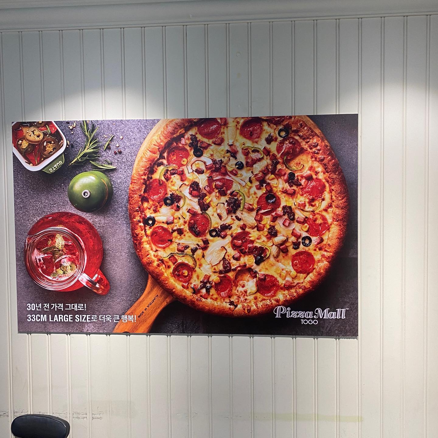 #협찬

피자가 9,900원인 가성비 피자몰투고 신촌peer점🍕

피자를 너무나도 좋아하는데 비싸서 자주 먹지 못하는 음식중에 하나!

가성비가 있어서 그런지 주문하고 앉아있는데 손님들이 계속 들어오더라구요

매일 만드는 저온숙성 수제도우
냉동 도우가 아니라 매장에서 매일 신선하게 밀가루 반죽 저온숙성하여 쫄깃쫄깃해요🍝

피자몰은 이랜드이츠의 최초의 외식브랜드로 30년간 피자 전문 브랜드로 퀄리티 있는 피자를 제공하고 있어요 뷔페지점이 대부분이었는데 계속해서 단품매장이 생겨나고 있어요

이런 퀄리티에 라지 사이즈가 9,900원이고 존류에따라 12,900원까지! 🤩🤩

가성비 피자 추천😋

#협찬 #광흥창역맛집 #신촌역맛집 #신촌피자맛집 #신촌놀거리 #신촌데이트 #신촌피자맛집