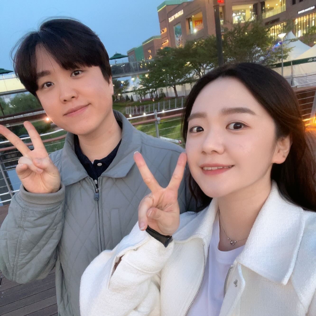 #생존신고 
돼지로 이행시 해보겠습니다
돼 : 예은 혁준
지 : 제발 그만 먹어
이상입니다
.
.
 #인스타그램 #일상 #데일리 #셀카 #셀피
#instagram #instamood #instagood #instadaily
#daily #selfie #f4f #dailylook #instalike #insta #ootd #2024 #happynewyear #옌나라준공주 #파주롯데아울렛