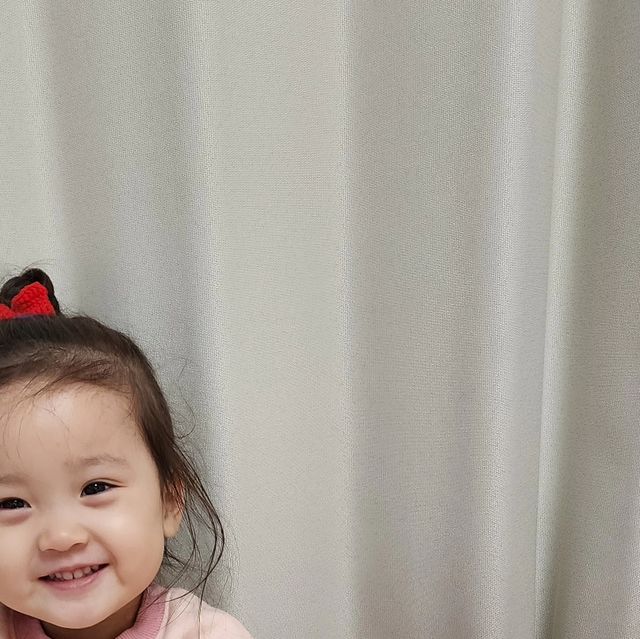 서윤&나윤 육아일상❣️ on Instagram: "#광고

안녕하세요🖐🏻 서윤나윤맘이에요ᩚ
오늘은 ɞ국산 어린이녹용 키엔용ʚ을 들고왔어요

우리아이들 건강관리 어떻게 해주고 계시나요?
저희 서윤이는 순수 국내산 녹용에 비타민C를 담은
어린이녹용 키엔용을 먹이고 있어요❣

또래보다 작고 밥은 또 잘 먹지도 않아서..
이래저래 건강관리를 어떻게 해줄까 고민이 많았어요
감기는 또 왜이리 잘 걸리는건지;;

1일1음료 1쥬스 하던 서윤이는 설탕 덩어리인 
음료수나 쥬스대신 매일 아침 키엔용을 먹고있어요ᩚ
이제는 아침에 눈뜨면 키엔용을 바로 찾네요.ᐟ.ᐟ

매일 음료수 줄때마다 안좋은거 알면서도
줄때까지 들어누워 우는 아이때문에 어쩔수없이 줬었는데 이젠 걱정없어요.ᐟ.ᐟ

사과즙맛인데 진짜 맛있는지 음료수인줄 알고 홀짝홀짝
너무 잘 먹어서 엄만 뿌듯뿌듯👏🏻👏🏻
요새 체력이 지치질 않는거 키엔용 때문이니??🤍

TV광고에도 많이 나오고 육아왕 신현준,오종혁님도
키엔용과 함께하시네요 ｡·͜·｡

국산 어린이녹용 키엔용은요💫
✰연령별 맞춤 어린이녹용으로 총3단계로 권장연령에
따라 먹으면 돼요
STEP1.키엔용비타 (만1세이상)
STEP2.키엔용 (만7세이상)
STEP3.키엔용 플러스 (만12세이상)
✰국산녹용과 6년근 홍삼을 사용한 프리미엄 녹용이에요
✰국내최초 HACCP인증 사슴농가에서 우수한 녹용만 선별했어요
✰특허건조(자연풍)로 영양손실 최소화했어요

맛 없는건 절대 먹지않는 솔직한 아이들 입맛
건강한건 원래 맛 없는데 키엔용으로 건강하고 맛있게
건강관리해요🫶🏻

#광고 #어린이녹용 #국산녹용 #키즈녹용 #어린이녹용추천 #키즈녹용추천 #키엔용 #키엔용비타 #키엔용플러스 #몸엔용 #어린이홍삼녹용 #어린이녹용홍삼 #어린이건강음료 #어린이건강간식 #이순재녹용"