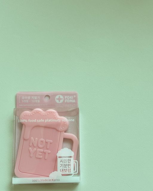 양설아ᰔᩚ on Instagram: "#제품제공 🍺 포키포마 맥주치발기 ∨ 열탕소독, 전자레인지, UV살균기 OK ∨ 시원한 잇몸돌기 ∨ 플래티넘 실리콘 사용 ∨ KC 안전인증 ∨ 국내 소재 & 생산 디자인이