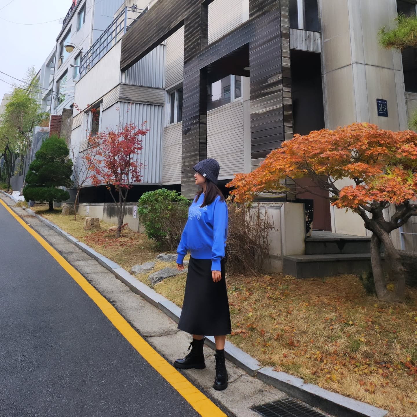 #협찬 (blog) ourus.official 🧵 자연스러운 루즈핏으로 수박이👶 존재감도 예쁘게 커버해주는, 아우어러스 래글런 스웨트셔츠💙 경쾌한 레터링 포인트와 맑은 블루 컬러의 차분한 청량함을 지닌, 부드럽고 편안한 맨투맨🎁