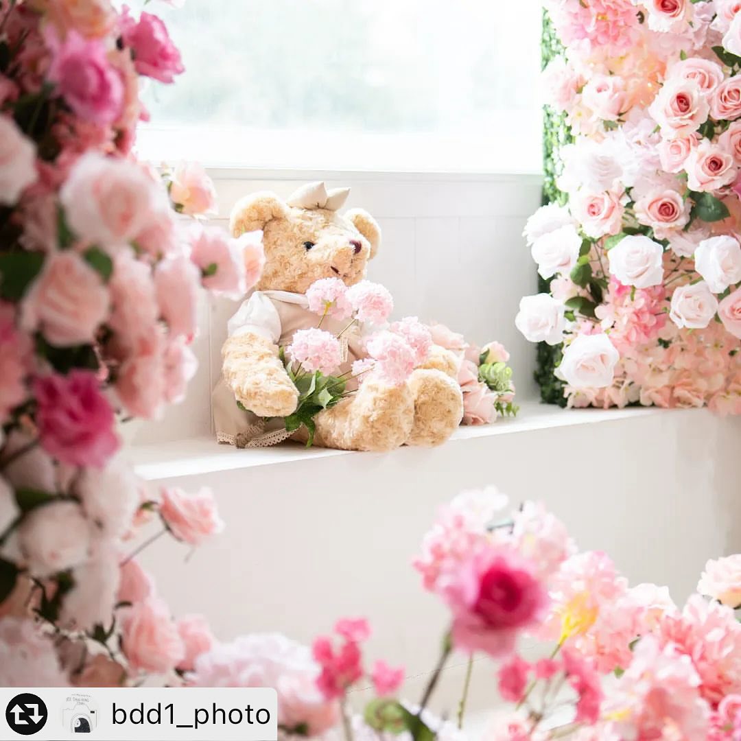 #리그램 - bdd1_photo by get_multi_repost
어제 세트 동영상 올려드리구
진짜 많은 응원♡ 디엠 너무 감사드려요♡

글이 좀 길어질수 있는데 감사한 마음에
꼭 남기고 싶어서 적어봅니다^^♡

지난번 잠깐 말씀드리긴 했지만^^
저희가 매번 세트를 만드는 가장 큰
이유는 재방문. 재재방문 해 주시는
감사한 고객님들 때문입니다^^♡

큰 비용을 들여 우리 아가의 예쁜사진을
남기러 여러번 믿고 와주시는데 저희도
예쁘고 퀄리티 있는 세트를 만드는게
당연하다구 생각합니다♡

매번 미미무드 대표님 mimimood.co.kr  들과 얘기하는건
딱 두개^^ ” 대표님 그냥 예쁘고 고급스럽게
만들어주세요“ 입니다♡

저희 세트는 실제로 보시면 더더
예쁘답니다^^♡♡ 대표님들이 하나하나
정말 신경써서 만들어 주셨어요♡
많은 분들이 보시구 만족하셨음 좋겠어요^^♡

글이 너무 길어 죄송해요♡
어제 약속드린대로 리그램이벤트 시작하겠습니다^^
밑에 글 꼼꼼히 읽어주세요♡

목요일♡ 깜짝 놀래실 사진과 모델로 뵈어요♡

이번에도 공개추첨을
예정중이니^^
더더 많은 참여부탁드릴께요♡♡

🖤참여방법

1.해당게시물좋아요❤,
팔로우 ( bdd1_photo )꼭 해주세요!
친구분들 많이 소환해주세요ㅎㅎ♡

2.이벤트 게시물 리그램 또는 캡쳐와
태그 꼭 해주세요^^

3.참여완료 댓글과 아이개월수
  또는 나이 적어 주세요^^
 형평성에 어긋나지 않게 형제.자매
  있으신분들 아가 한분만 지원 부탁 드릴께요^^
 (절대 힘들어서 그런거 아녜요ㅎㅎ)

🖤이벤트안내
- 모집인원 : 2명
- 이벤트기간 : 3월 12일 ~ 3월 15일
- 이벤트발표 : 3월 17일
-촬영날짜 : 4월 주중 가능하신분^^ (화.수.목)
(헤.메는 지원안되셔서ㅜㅜ 원하시면
미리 신청하시고 비용은 헤.메실장님께
직접 드림 되세요^^)

* 맘까페/인스타그램 후기 필수
* 공개계정만 참여가능
(비공개계정은 참여에 제외됩니다.)
* 촬영된 사진은 홍보용으로 사용됩니다.

*다시 한번 지원해 주셔서 감사드리구
응원 많이 해 주시고 방문해 주셔서 감사드립니다💕

#불당동사진관 #천안아기사진 #아산아기사진
#천안주니어사진 #봄.봄.봄