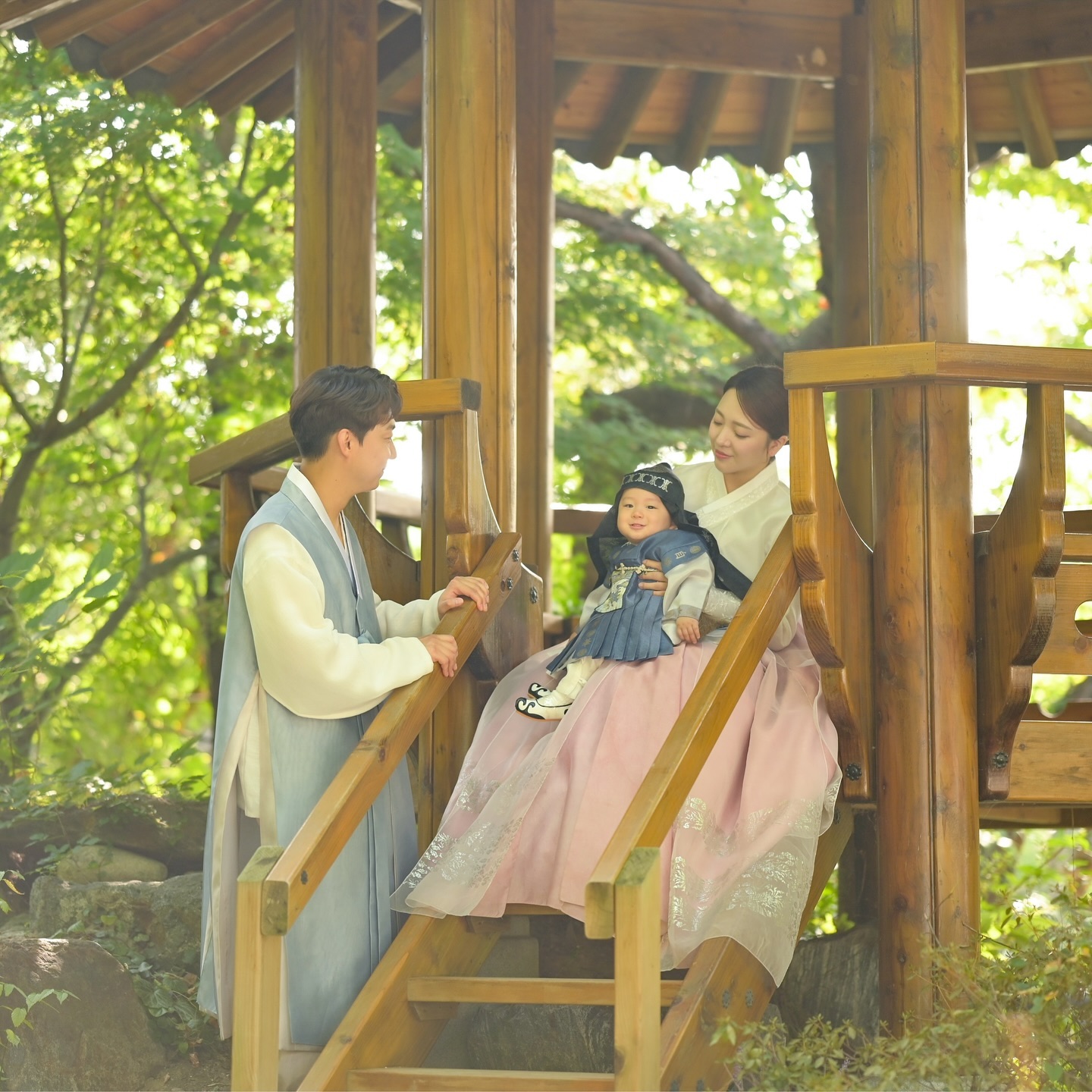 벌써 곧 일년, 많이 컸다 김지율 🤍
엄마아빠에게 와줘서 고마워
이번주 생일파티 재밌게 즐겨보자 !