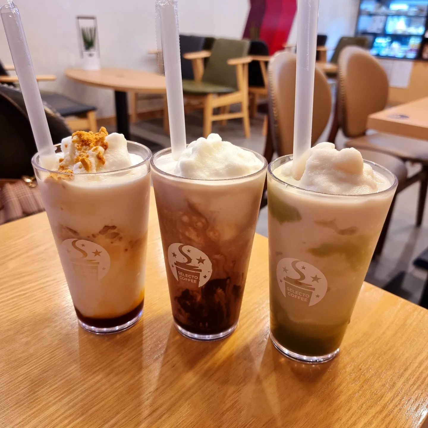 ☕️#협찬 #혠이의카페투어 마흔여섯번째집
☕️#셀렉토커피 원주만대공원점
☕️카페
🗺강원 원주시 만대공원길 8-10 110호
⏰️주중 08:00 - 21:00
⏰️주말 10:00 - 20:00
📋바닐라 초코 프라페  5,000원
📋오트 그린티 프라페 5,000원
📋달고나 크런치 프라페 5,300원
📋크림치즈 프레즐 3,300원
👶🏼동생이랑 저녁먹고
근처 카페가서 프라페
종류별로 맛보고왔어용
배불러도 프레즐👶🏼👍🏻
.
#여행 #맛집 #카페 #술
#food #coffee #alcohol
#hyennimmm #혠님
#먹스타그램 #여행스타그램
#혠님원주 #혠님카페 #혠님커피
#좋아요반사 #맞팔 #소통 #일상
#KOREA #Korean #Southkorea
#instafood #instagood