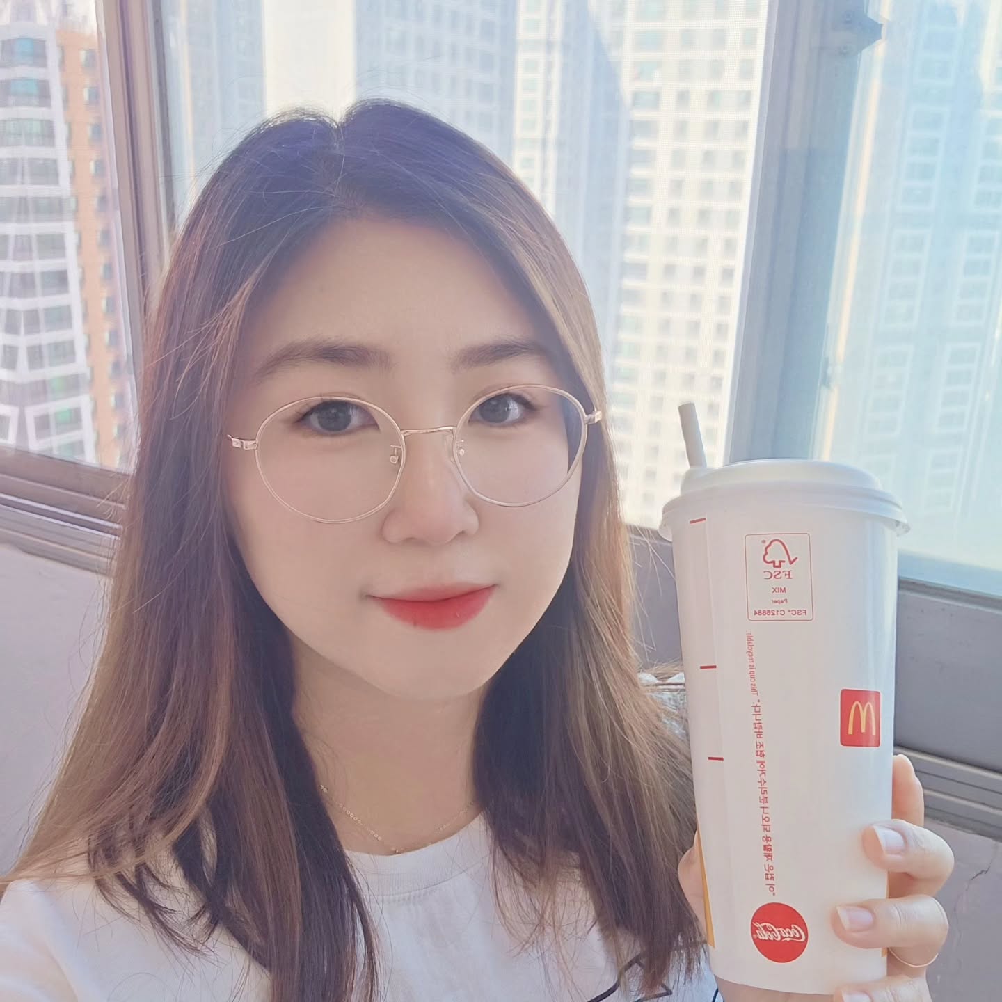 #협찬 

일상 속 FSC 라벨 찾고 숲지키미 캠페인에 참여해보세요

타일러와 함께하는 FSC 숲 지키미 캠페인은
9 월 21 일-27 일까지 Forest Week 를 맞이해
일상 속 FSC 인증제품을 찾아 셀카를 올리는 간단한 방법으로 참여 할 수 있는데요

FSC라벨은 맥도날드, 스타벅스, 아모레퍼시픽, 
롯데웰푸드 제로 과자, 앨범 등 다양하게 찾을 수 있어요

이벤트 참여기간은
9월 21일 ~ 10월 13일

참여방법은 
FSC코리아 인스타 계정  팔로우 후
해당 이벤트 게시글에 좋아요 ♥ 꾹~
필수 해시태그 및 계정 태그하여 게시글 올리기
(댓글에 친구를 태그하면 당첨 확률이 올라간데요)

추첨을 통해 아래와 같이 선물을 드린다고 해요
 ★귀여운 야생동물 FSC 탁상달력 (5 명)
 ★스타벅스 아메리카노 쿠폰 (20 명)

FSC는 산림관리협의회인데요
전 세계의 숲을 책임 있게 관리하기 위해 
활동하는 국제적 NGO 단체로 대형 업체들과의
협업을 통해 야생 동물 보호, 기후 변화 완화 등 다양한 활동을 진행하고 있어요

FSC의 3가지 핵심가치!!
사회 : 사회 전체와 지역 사회 주민을 생각함
환경 : 생물 다양성과 생태계의 변화과정을 존중함
경제 : 이윤을 창출하고 책임을 준수함

그래서 이런 FSC 로고를 사용하고 있는 제품은
인류와 환경에 도움을 주는 산림 제품을 사용하고 있기에
소비자들도 이를 인식하고 사용하면 좋을거 같아요
 
해당  내용은 아래 게시물에서 확인 하실 수 있어요
https://www.instagram.com/p/C_xELbGzIac/?igsh=ZGJxdzV1NWZwb2M3

#FSC #FSC숲지키미 #FSCkorea #FSCForestWeek #일상속FSC