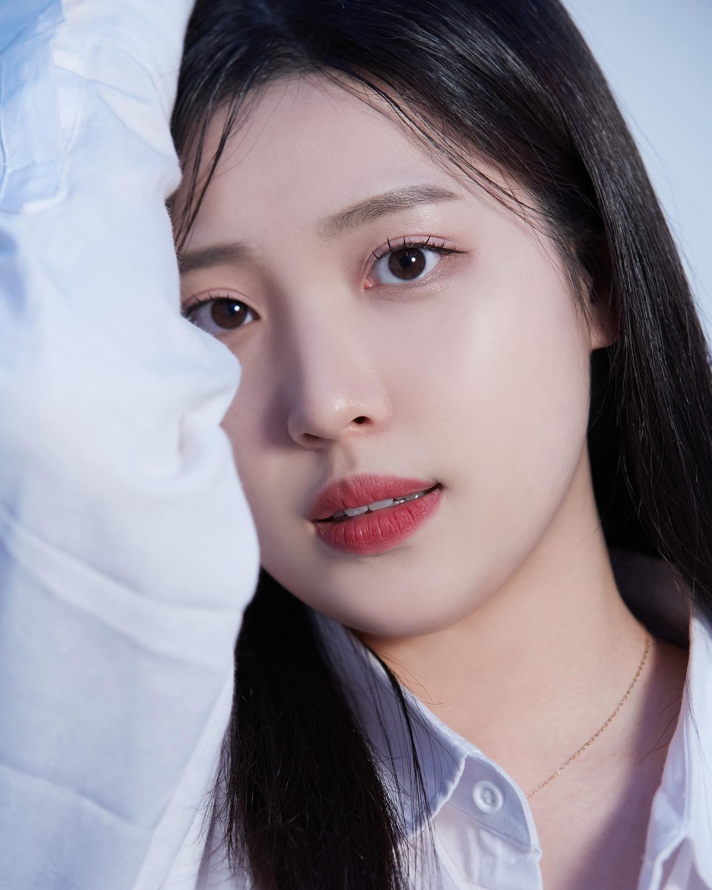 나이 더 먹기 전에 #프로필사진 기록.. 🫣🫢😳
이건 쿨톤 컨셉이지롱 ∿ 
.
#프로필촬영 #프로필 #profile