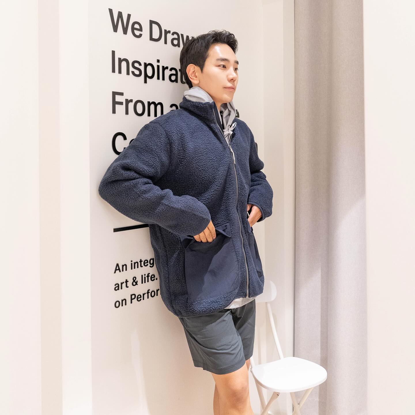 #광고 vuoriclothing 
지난 번에 소개한 #뷰오리 브랜드가 9월 국내
첫 론칭을 마쳐 신세계백화점 강남점 5층에서
오프라인으로도 만나 볼 수 있어요!
물론 #에스아이빌리지 에서도 구매 가능하구요!

 미국에서 가장 주목받고 있는 라이징 퍼포먼스
어패럴 브랜드로 일상 생활과 다양한 라이프
스타일에 활용하기 좋은 뷰오리 브랜드 아이템은
신세계백화점 강남점 7층에서 팝업스토어도
운영하고 있으니까 놓치지 마세요🥰

📍매장 : 신세계백화점 강남점 5층
📍팝업 : 신세계백화점 강남점 7층
📍팝업 기간 : 10월 6일~10월 26일

#vuori #더라이즈더샤인 
#뷰오리매장 #신세계강남뷰오리