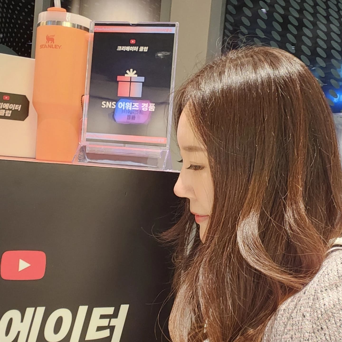 #내돈내산
요즘 중요한 스케줄 있을 때 항상 함께하는 
#글래쉬 착붙 속눈썹!!!

넘넘 맘에 들어서
신상 나오자마자 다양하게 구입!!!

화려하고 풍성한 컬을 원할때는 #쁘띠컬
센터가 포인트되는 자연스러운 컬을 원할때는 #뉴자연컬
눈꼬리가 포인트되는 자연스러운 컬을  원하면 #자연컬눈꼬리
자연컬 보다 조금더 데일리함을 원한다면 #데일리컬

상황에 따라 디자인과 길이감이 다른
다양한 컬을 선택해서 메이크업을 마무리할 수 있어서
정말 굿굿!!!!

글래쉬 한번도 안써본 사람은 있어도
글래쉬 한번밖에 안쓴 사람은 없다는 이야기
진짜 극 공감공감👍👍👍
📷 1~3 쁘띠컬
📷 4 자연컬눈꼬리
📷 5 쁘띠컬
📷 6 왼쪽 상단부터 시계방향으로 
쁘띠컬/뉴아이돌컬/데일리컬/자연컬눈꼬리
.
.
#GLASH #착붙속눈썹 
#노글루속눈썹 #착붙속눈썹GLASH #메이크업팁 #셀프속눈썹 #뷰티팁 #셀프메이크업