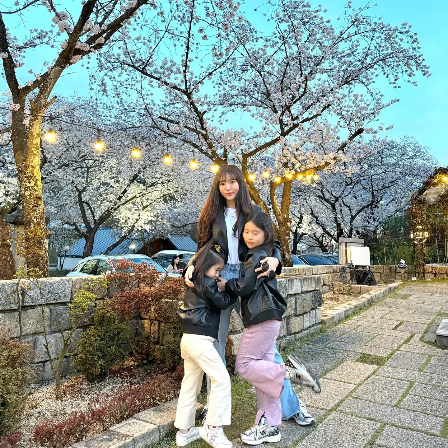 ,
4월도 행복하자 우리가족 👨‍👩‍👧‍👧🌸💛🌼

#벚꽃놀이 #벚꽃명소 #하동쌍계사 #하동벚꽃길 

#육아소통 #육아일상 #육아 #황금돼지띠맘 #일상 #인스타베이비 #젊줌마 #딸맘 #럽스타그램 #육아공유 #셀카 #셀피 #셀스타그램 #선팔 #맞팔 #육아일기 #selfie #좋아요반사 #selca #selstagram #좋아요 #좋아요반사 #먹스타그램 #ootd #dailylook