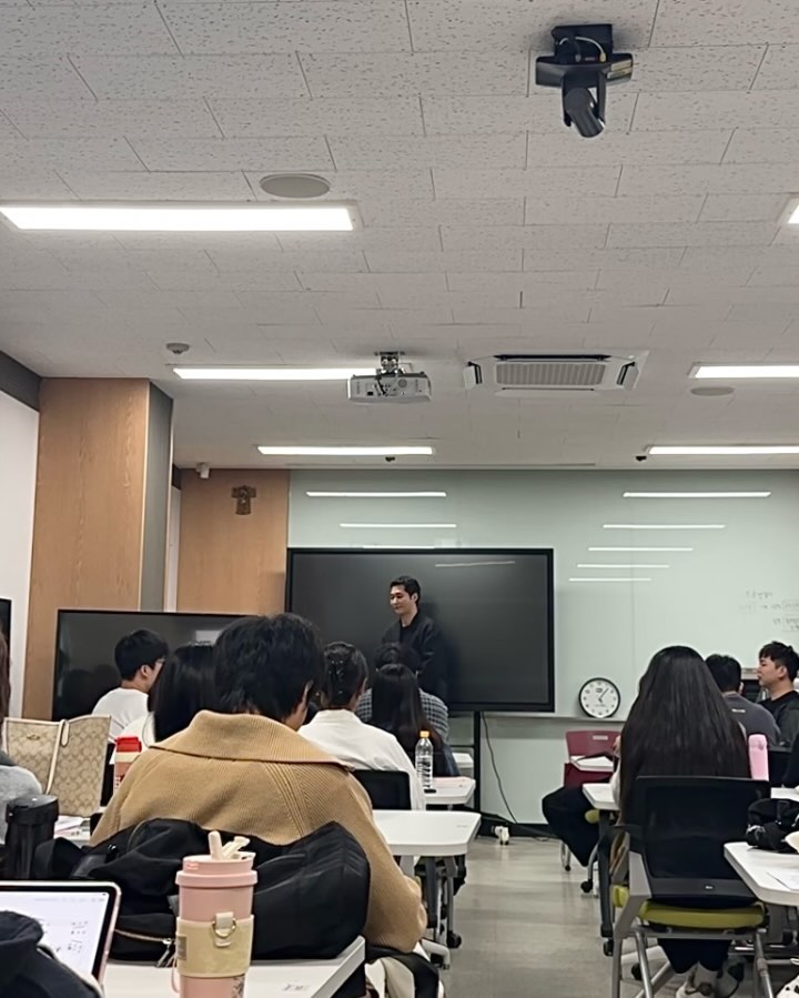 이번에 좋은 기회로 후배분들 앞에서 노래할 수 있었습니다!
모교에서 뜻깊은 시간과 조금 더 성장할 수 있는 기회를 주셔서 감사합니다😀

#bellasiccomeunangelo #donpasquale #haigiavintalacausa #lenozzedifigaro
