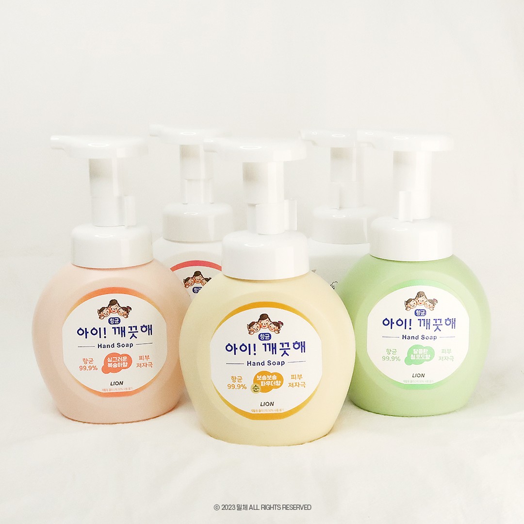 #광고
저희집은 몇년째 아이깨끗해
핸드워시를 사용하고 있어요!

세정력도 좋고 항균 99.9% 파워로
더욱 말끔하고 깨끗하게
씻을 수 있어서 애정하는
손세정제에요🧡🧡

독일 더마테스트 완료
피부 자극 테스트 완료로
온 가족이 매일 사용하기 좋은
아이깨끗해 핸드워시

포밍타입이라 누르기만 하면
생크림같은 거품이 나오는데
거품이 무척 부드러워서
손 씻을때마다 기분 좋더라고요

씻고나면 찝찝함도 사라지고
기분좋은 향기만 남아서
아이깨끗해 핸드워시
추천드리고 싶어요💛

#15그램 #15그램뷰티 #15그래머 #아이깨끗해 #핸드워시 #핸드솝 #비누 #손세정제 #돌답례품 #어린이집준비물 #집들이선물 15gram.official aikekute.official