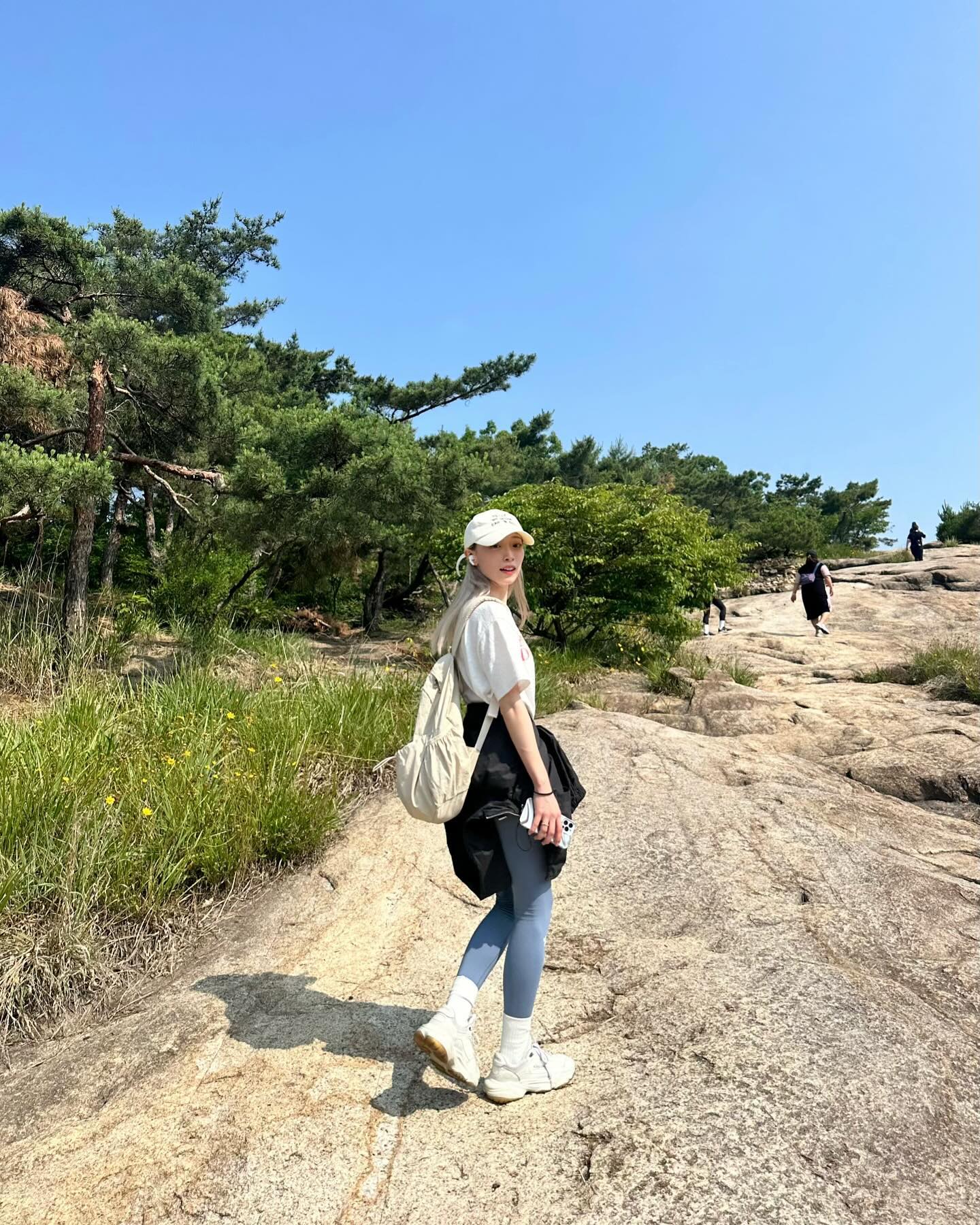 앗챠챠 아차!산~🌿

등산 좋아,, 나이 먹었다 진챠.. 🏔️

#등산스타그램 #등산 #등산하는여자 #아차산
#등산복패션 #등산패션 #등산룩 #레깅스 #레깅스코디 #젝시믹스