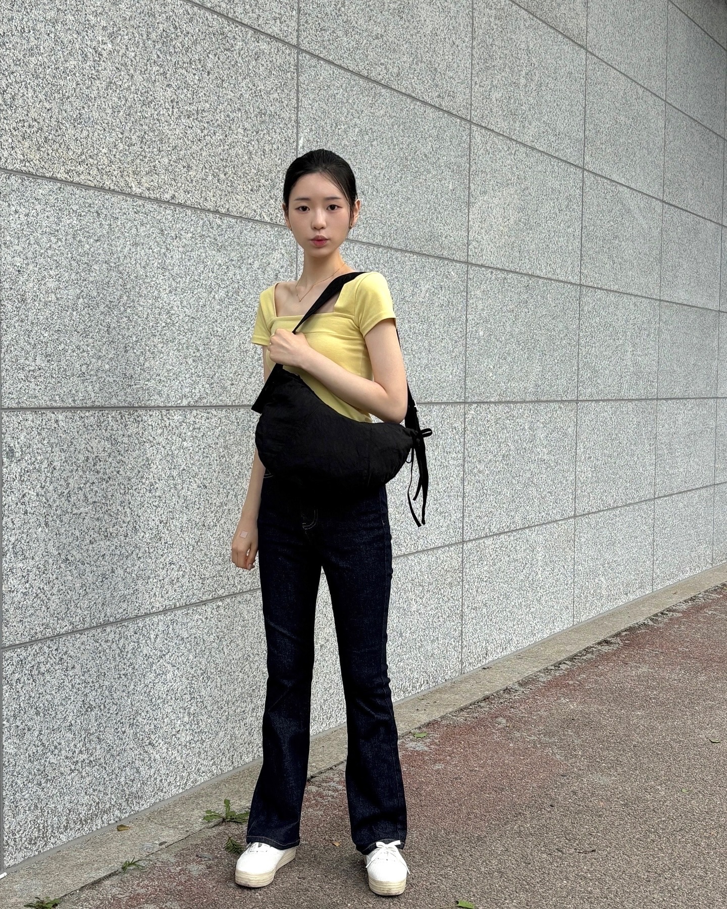 오늘의 데일리 포인트는 바로바로 질스튜어트 보우백 👜🖤

셔링 + 리본 디테일로 트렌디한 요소는 덤 𖤐 

#질스튜어트 #질스튜어트가방 #보우백 #여름가방추천 #숄더백추천 #무신사 #무신사스냅크루
