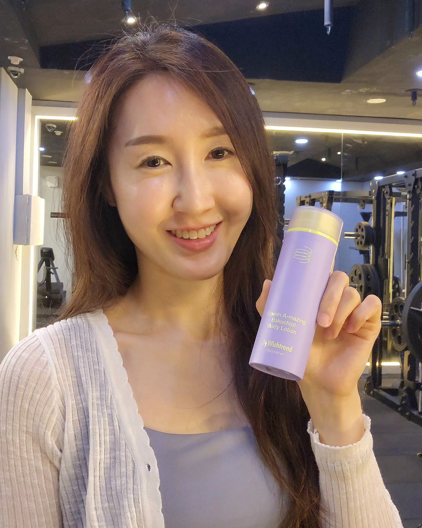 #제품제공 #바쿠치올 bywishtrend

피부에 꼭 필요한 데일리 스킨케어부터 
시도하기 어려웠던 고기능 스킨케어까지 만나볼 수 있는 브랜드 By Wishtrend

ㅤ 
💛비타민 어-메이징 바쿠치올 바디로션 💛
 
바디 스킨케어를 위한 By WIshtrend의 신제품으로 
탄탄한 자신감을 UP시켜주는 바쿠치올 바디로션은❓️
ㅤ 

✔️ 오돌토돌 닭살피부 out
✔️ 거뭇한 색소침착 clear
✔️ 미백, 주름, 보습까지 한번에
✔️ 거친 피부결을 매끈하게

ㅤ 
몸의 피부도 얼굴 만큼이나 섬세한 케어가 필요한데, 
그 동안 신경써주지 못했던 등을 매끄럽고 탄탄하게 만들어주는데 탁월해요 👍
운동 끝나고 바디케어 루틴으로 등드름, 색소침착과 
피부결 개선 위해서 샤워 후에 바쿠치올 바디크림 
발라주고 있어요 💟

ㅤ 
바디피부의 복잡한 피부고민 바쿠치올 바디로션으로 케어하자구요 🙆‍♀️

ㅤ 

ㅤ 

ㅤ 

#bywishtrend #바이위시트렌드 #바쿠치올크림 #레티놀 #모공케어 #안티에이징 #슬로우에이징 #탄력크림 #크림추천 #운동하는여자 #뷰티템 #뷰티템추천 #협찬문의 #광고문의 #미즈모델 #미시즈모델 #자기관리 #자기관리에진심 #바디케어 #lovebywishtrend #바쿠치올바디로션 #바디로션