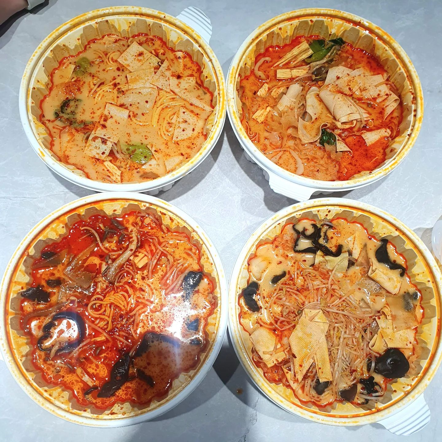 갑자기 급번개⚡️
우리집에서 모여 수다수다수다^^

만두, 치킨  사와서 점심식사
딸기, 파인애플 사와서 딸기로 1차 후식
오렌지, 핫바로 2차 후식
커피 1인당 3~4잔씩 ㅎㅎ
마라탕으로 저녁식사

아 배불러~~~

8시간 이야기 하다가 기분좋게 귀가함^^
오늘도 덕분에 즐거웠다오~^^
남은건 마라탕 사진 밖에 없네 ㅋㅋㅋ

#일상 #급모임  #급번개만남⚡️
#수다삼매경 #즐거운시간