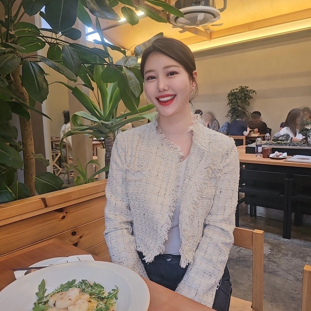 성수핫플 #진작다이닝 다녀왔어요
카이센동 좋아하시는 분들 많죠?!
여기 정말 해산물 안 아낍니다!!
버터크림관자우동은 또 얼마나 고소하고 맛있던지 🥹
분명 안배고팠었는데 너무 맛있어서 계속 먹게 되더라구요🤦‍♀️
분위기도 맛집이라 소개팅으로 추정되는 분들도 참 많았어유
다음엔 우니파스타랑 후토마끼 먹으려구요❤️
재방문의사1000000프로!!

#성수맛집 #뚝섬역맛집 # #서울숲 맛집 #후토마끼