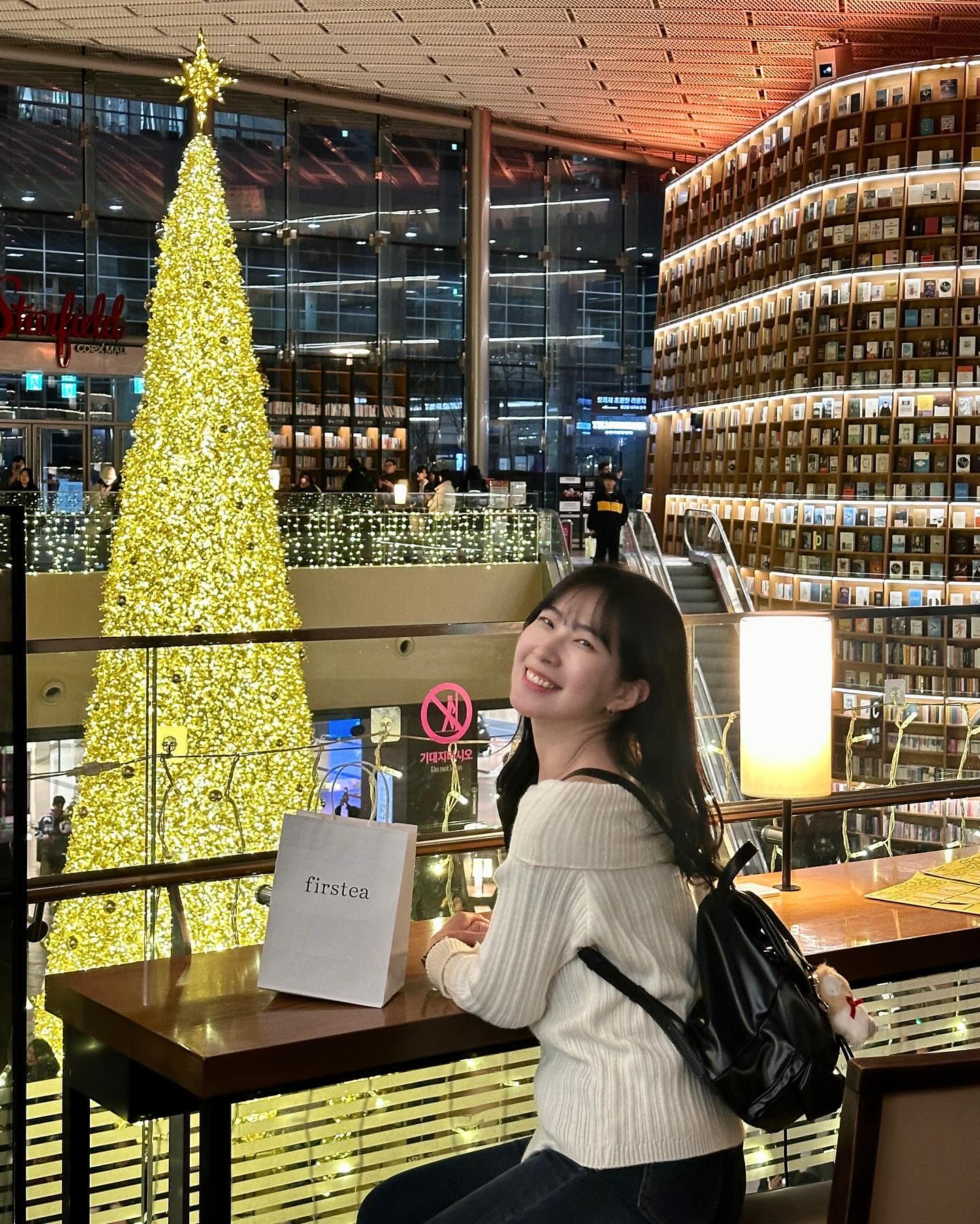 연말 실감이 안났는데 
따스한 선물 전달에 사르르 녹아버렸다 🥹🤍

맘이 넘 예뿐 .. ☃️

실내는 덥고
밖은 얼음장인 서울