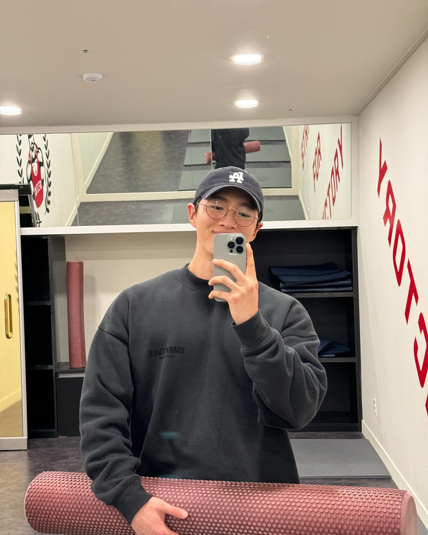 #오운완
2023.12.08

잃어버린 몸뚱이를 찾기위해서
슬금슬금 헬스장으로 출석

잘 지내셨죠?