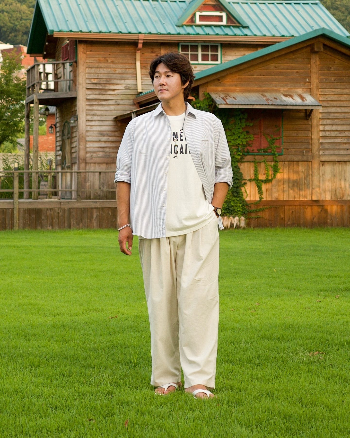 #협찬
직장인을 위한 패션 바이블 danble.official 
믿고 입는 브랜드 tleyoung.inc 
에서 제품 지원을 해주셨습니다.

☑️All day stripe shirt_Gray
4계절 내내 활용이 가능한 스트라이프 패턴으로 코디를 매치함에 있어 꼭 필요한 셔츠죠. 빼입, 넣입, 셔츠 오픈, 클로즈 모두 가능한 셔츠라 만능 셔츠라고 할 수 있습니다. 가슴 포켓과 그 위에 작은 디테일 포인트까지 놓치지 않았네요👏👏

☑️린넨 쓰리턱 밴딩 팬츠_Natural
쓰리턱 디자인의 밴딩 팬츠를 입었을 때 정말 편안하면서도 핏이 예쁘게 떨어지네요. 여유로운 실루엣 덕분에 스타일리시하게 연출할 수 있어 자주 손이 갈 예정입니다!😁

☑️댄블 회원 가입 시 추천인 코드 ”큰숲“을 입력하면 쿠폰 혜택과 전문 큐레이터의 큐레이션을 받을 수 있으니 참고하세요.