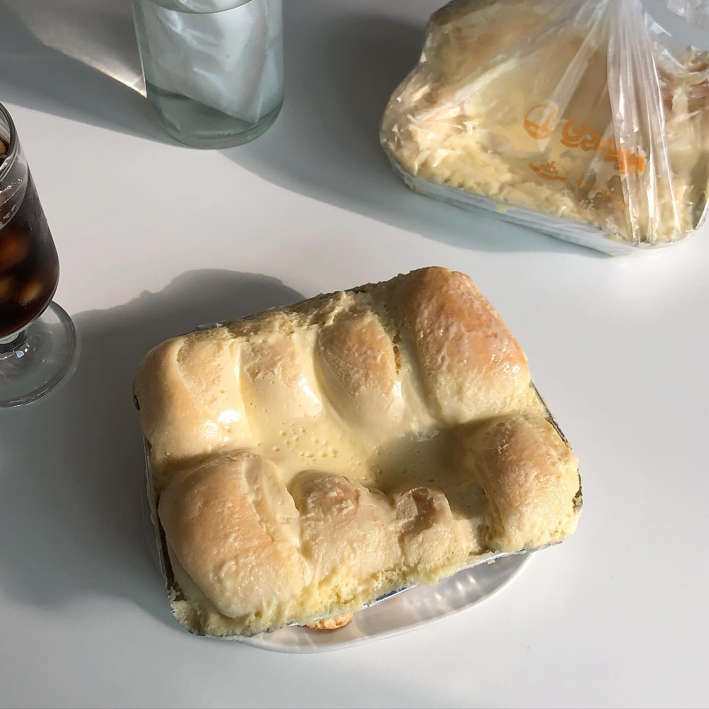 🌞구디 브래드밀레
.
연유브레드 찐맛집🤍 윤기 촤르르 연유브레드 비쥬얼부터 미쳣어여! 살짝 따뜻하게 해서 커피랑 먹으면 최고에여,,,☺️
.
.
.
.
.
#먹스타홍홍 #브래드밀레 #연유브레드
