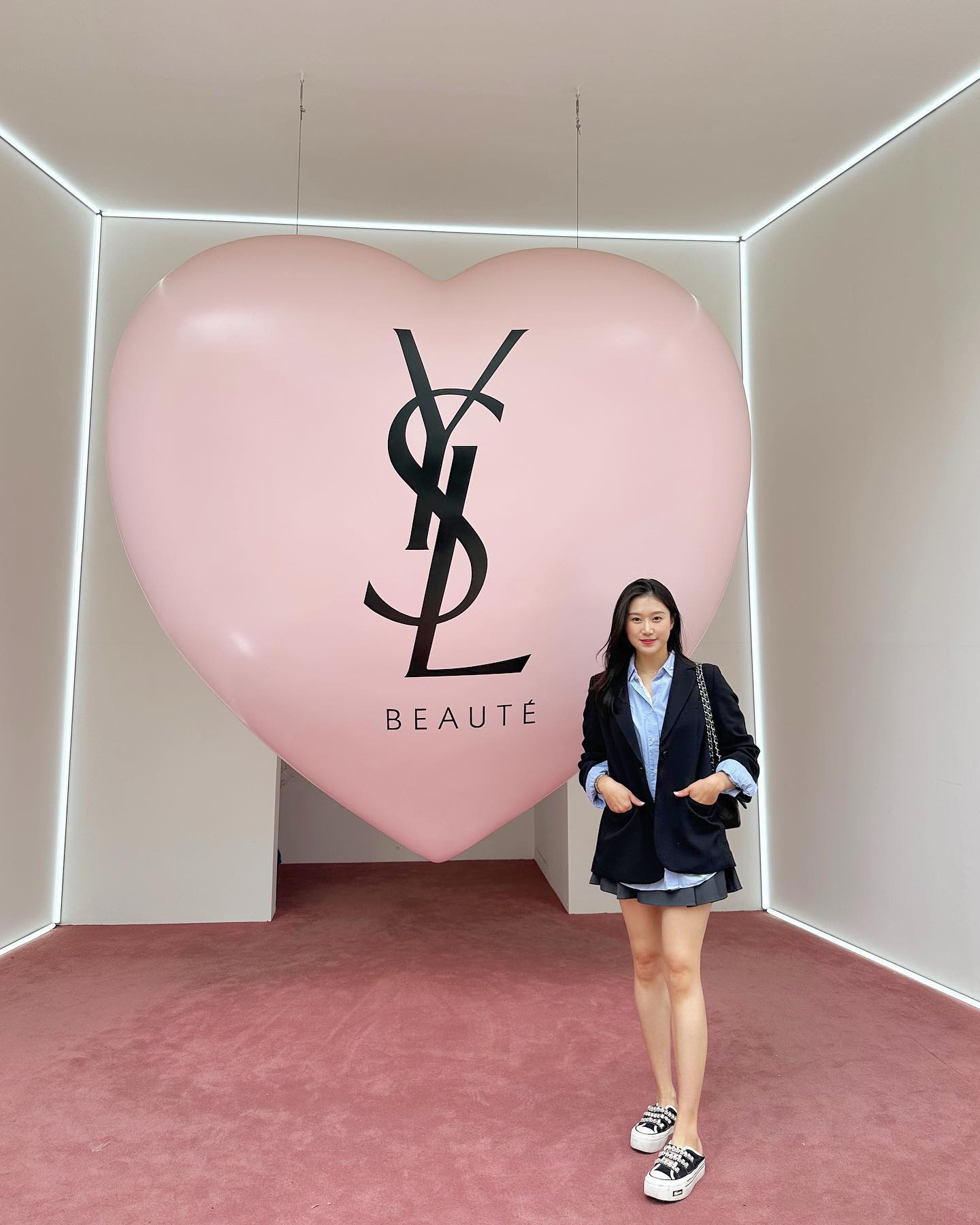 💄
𝐿𝑂𝑉𝐸 𝑆𝐻𝐼𝑁𝐸 𝐶𝐴𝑁𝐷𝑌 𝐺𝐿𝑂𝑊 𝐿𝐼𝑃 𝐵𝐴𝐿𝑀 

지난번에 다녀온 입생로랑뷰티 러브샤인팩토리 팝업스토어 💗

이번에 새롭게 출시된 러브샤인캔디글로우 립밤 ✨

N년째 쓰고있는 제 최애 립제품 중 하나인데요 , 🤭
이번에 넘넘 예쁜 컬러들로 구성되어 있어서 완전 소장각 ! 🫶🏻

yslbeauty 

#입생로랑뷰티 #입생로랑립스틱 #입생로랑립밤 
#러브샤인 #러브샤인팩토리 #러브샤인캔디글로우 
#러브샤인립밤 #입생로랑러브샤인 #입생로랑뷰티팝업
#성수팝업 #팝업스토어 #성수동팝업 #캔디글로우립밤