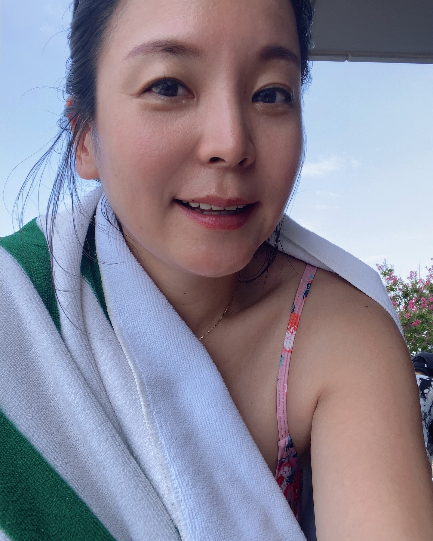 자꾸 앞을 여미라며 ㅋㅋㅋㅋ
타올로 가린다~ ㅎㅎㅎ
